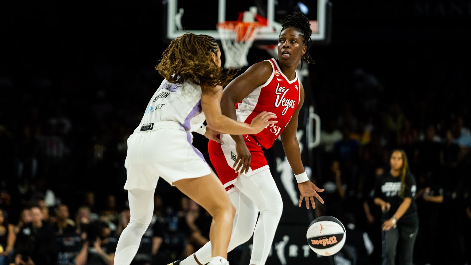Chelsea Gray dribbles in a WNBA game