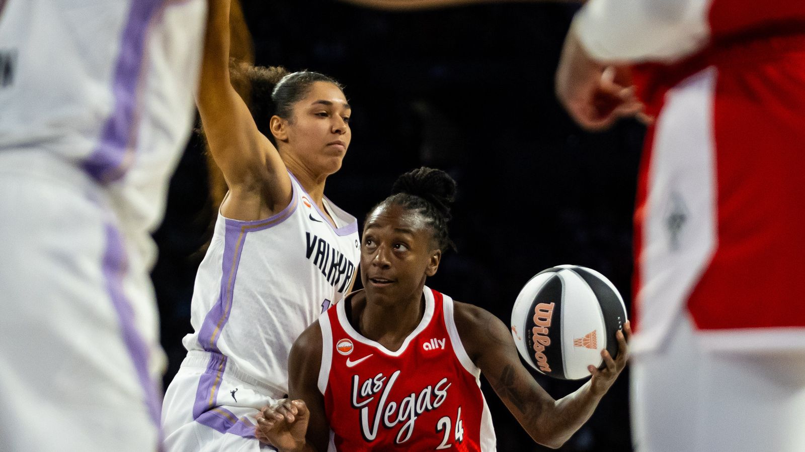 Jewell Loyd drives to the basket in a WNBA game