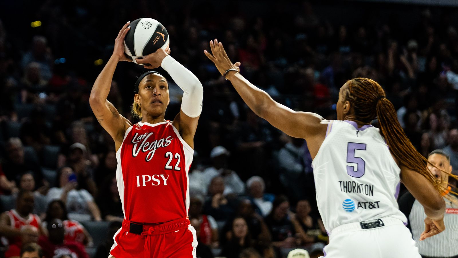A'ja Wilson shoots a jumpshot in a WNBA matchup