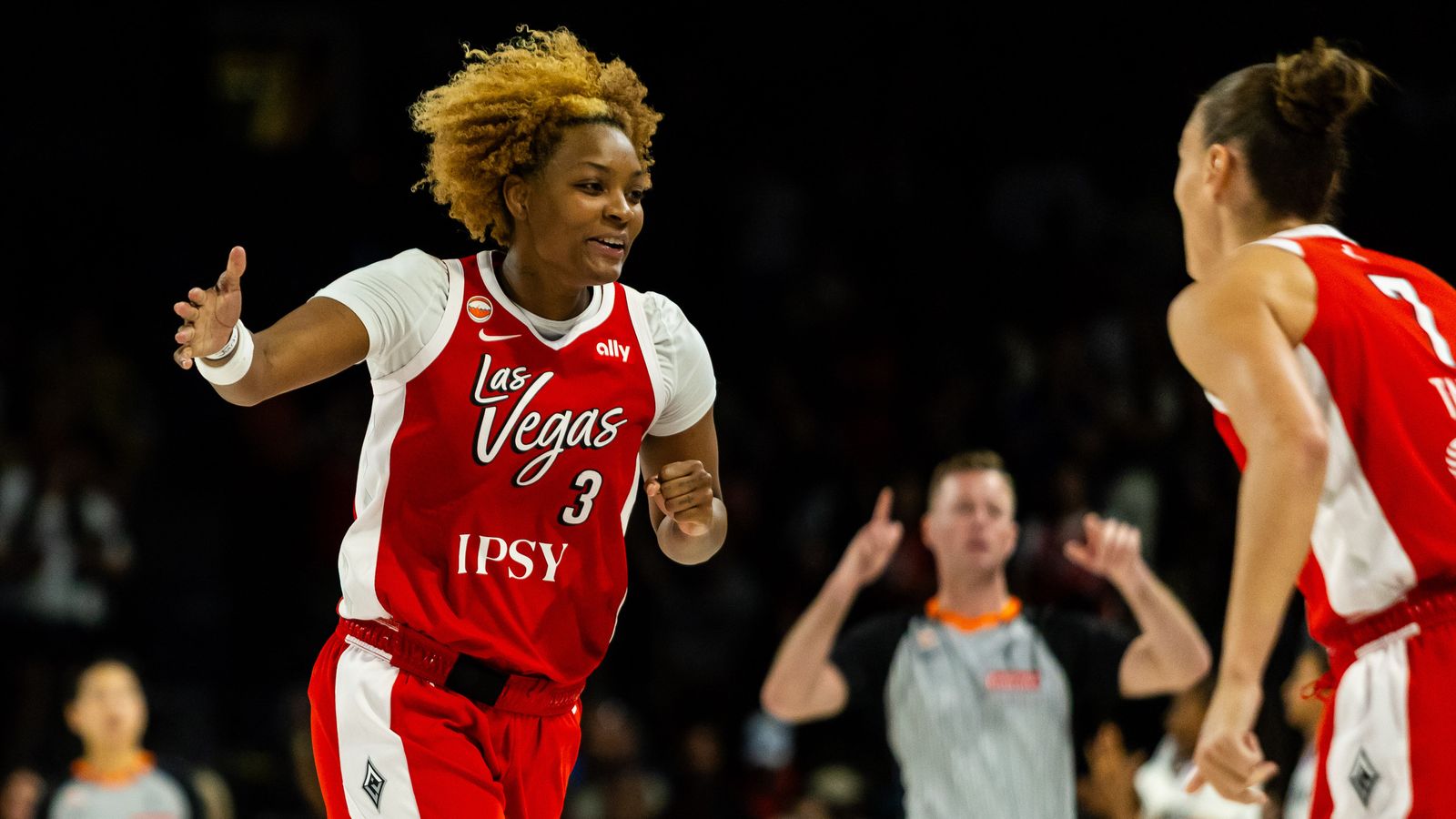 NaLyssa Smith celebrates with teammates