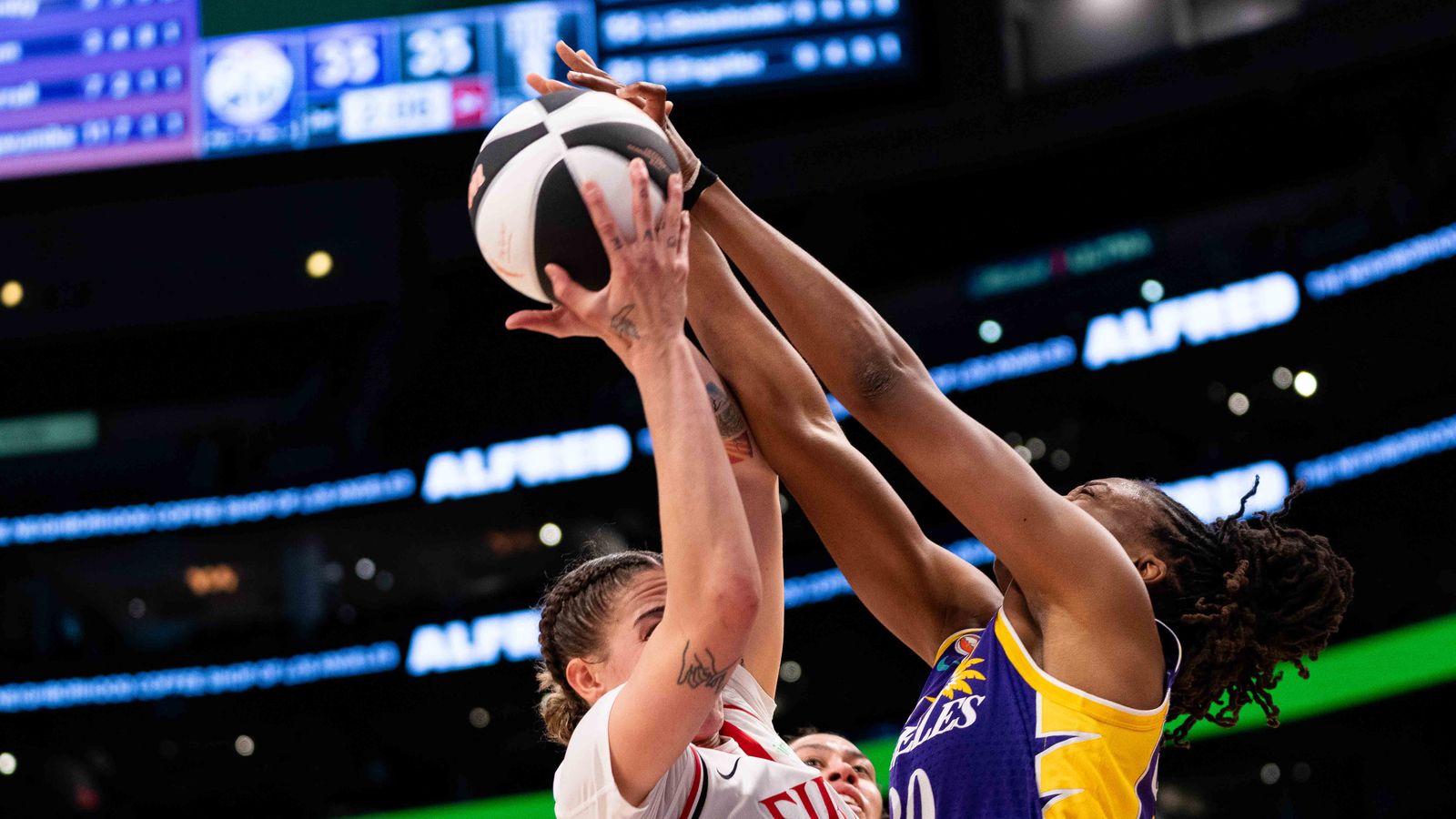 Nneka Ogwumike fights for a rebound in the game against Portland Fire.