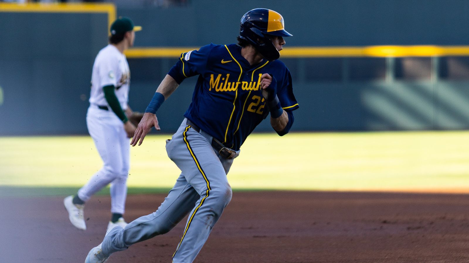 Christian Yelich dashes home in MLB clash at Las Vegas