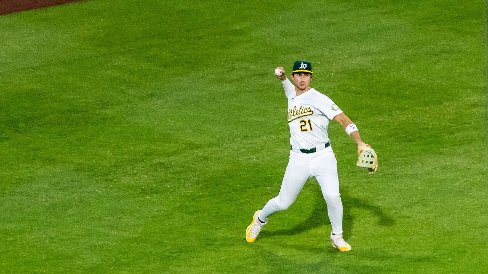 Tyler Soderstrom in action, throwing infield for Athletics