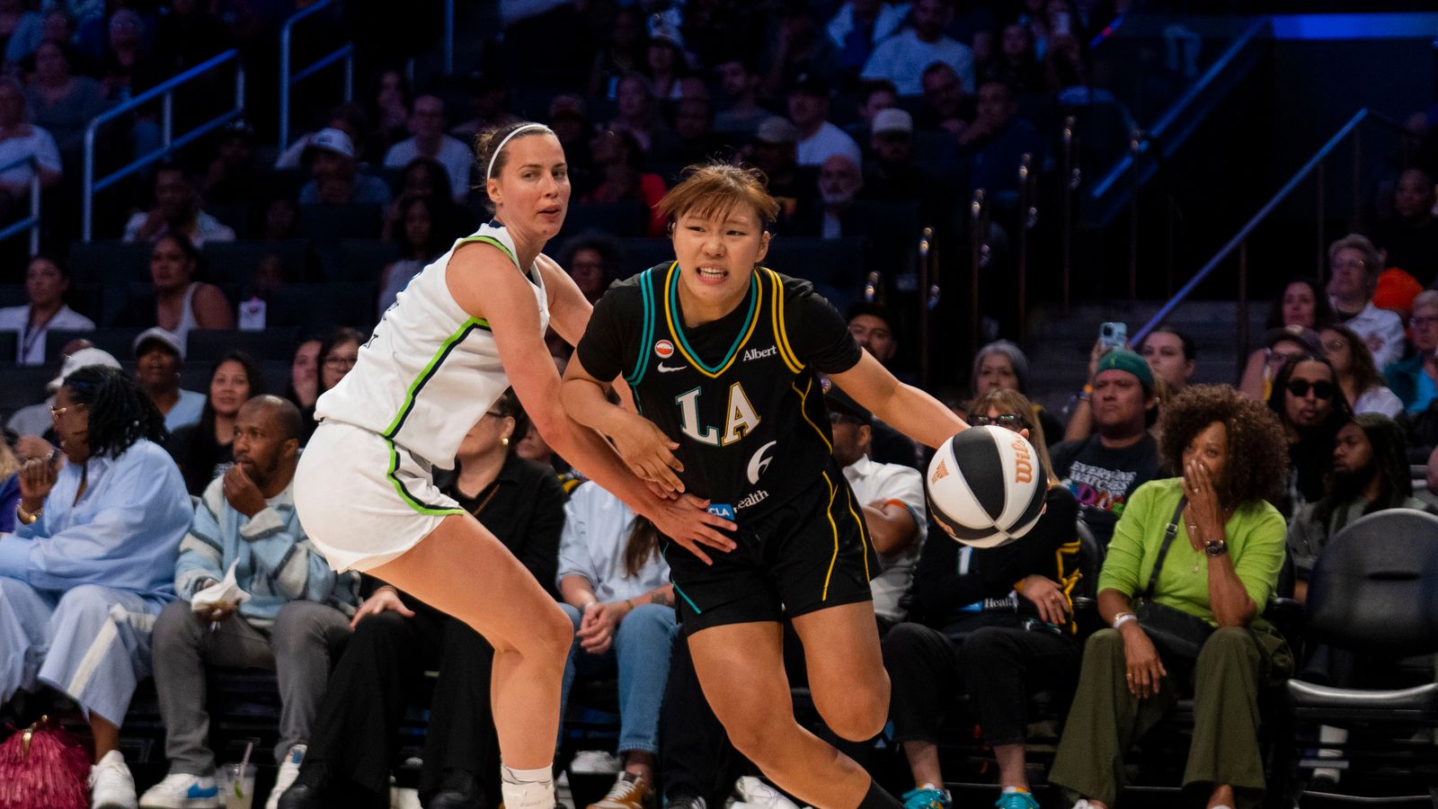 Jihyun Park drives for a layup against the Lynx