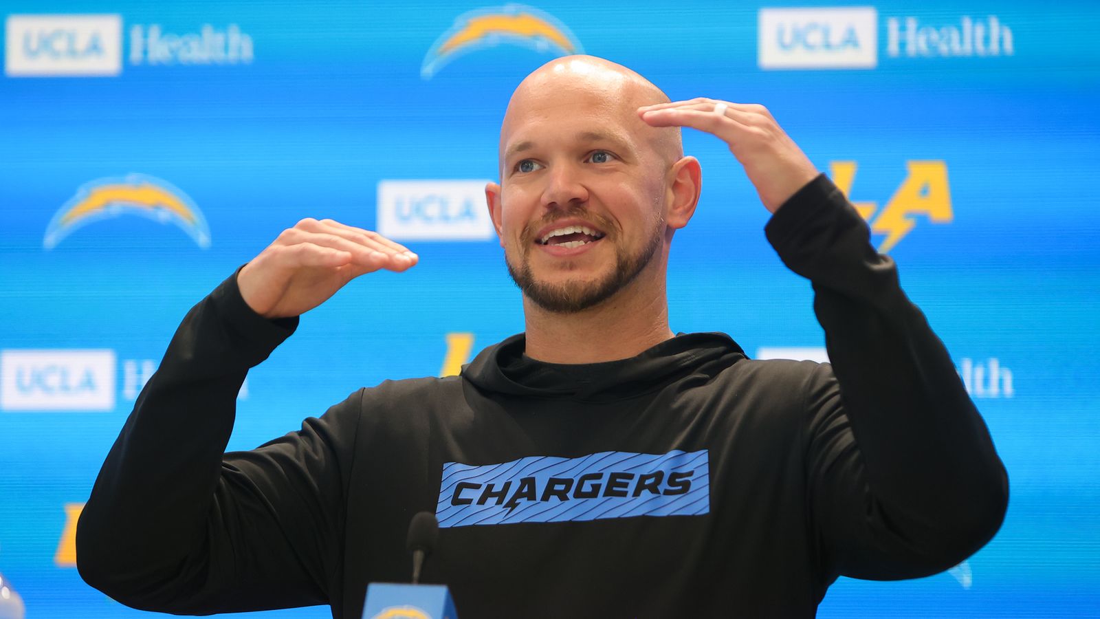 Chris O'Leary talks to the press at Chargers' mini camp