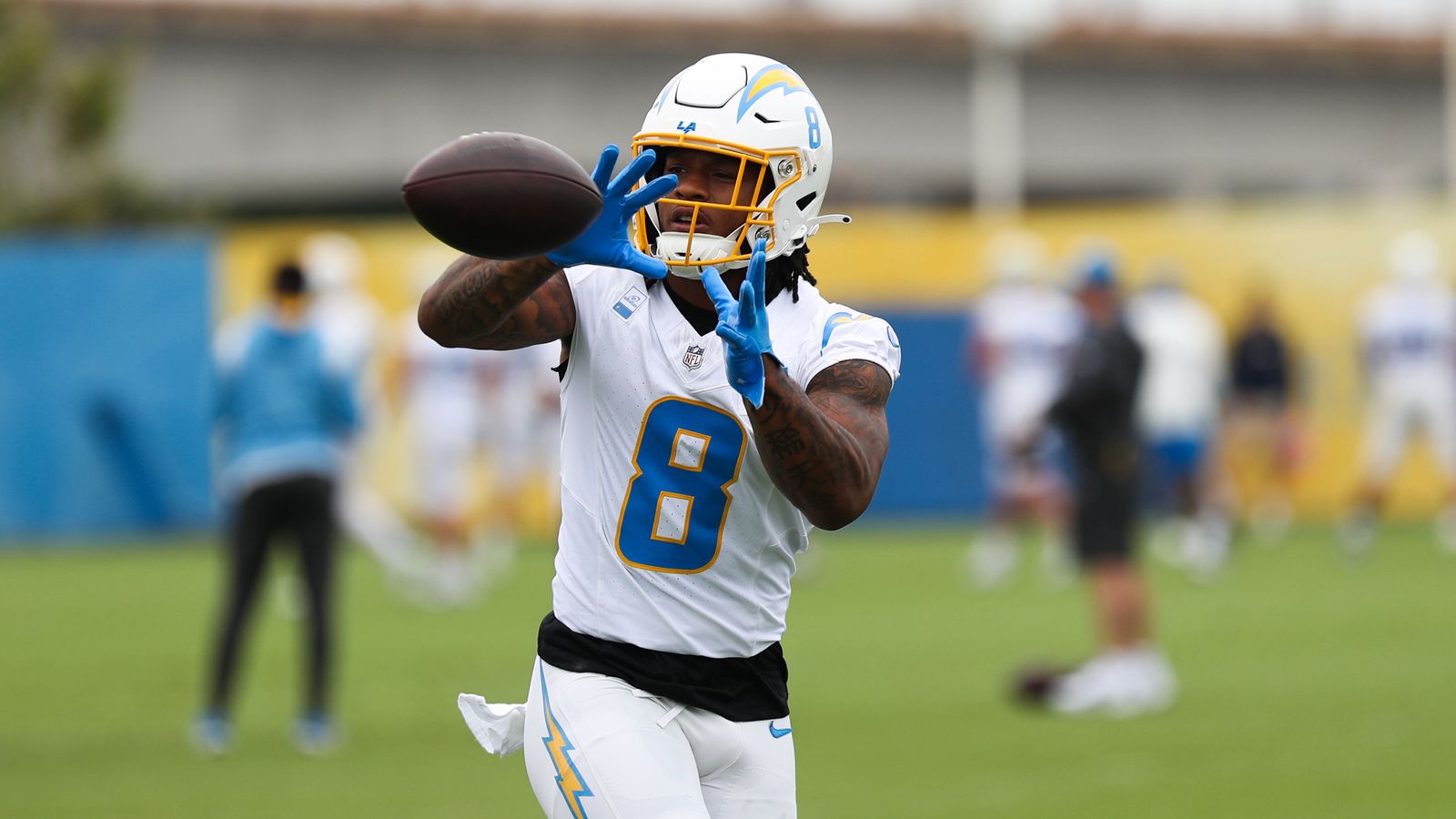 Omarion Hampton practices drills at Chargers mini camp