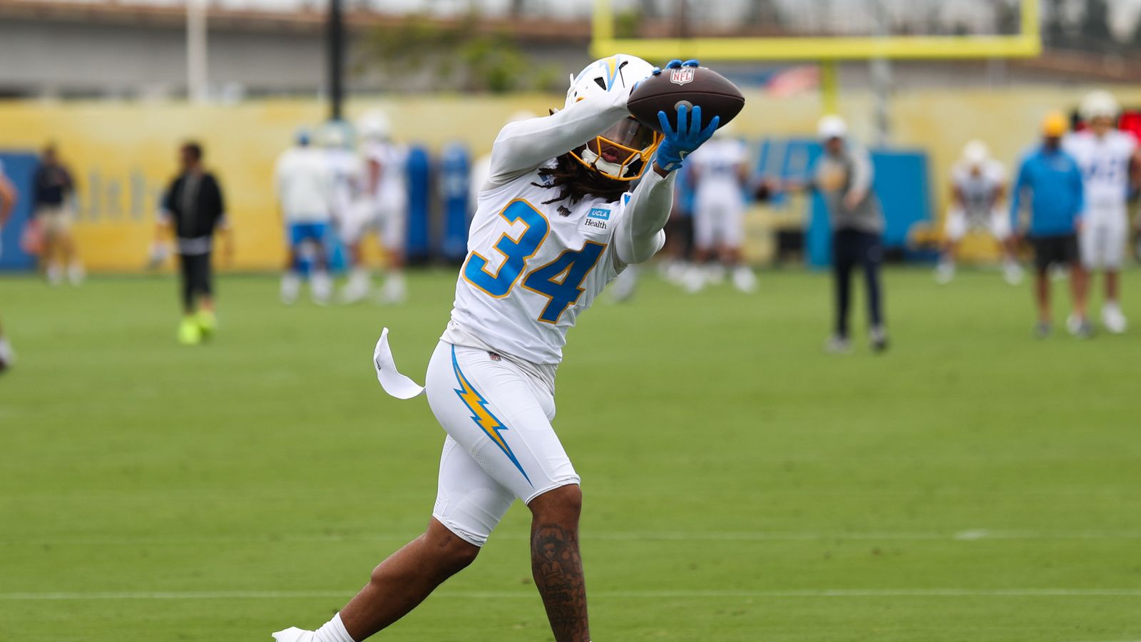 Keaton Mitchell showcases agility at Chargers mini camp