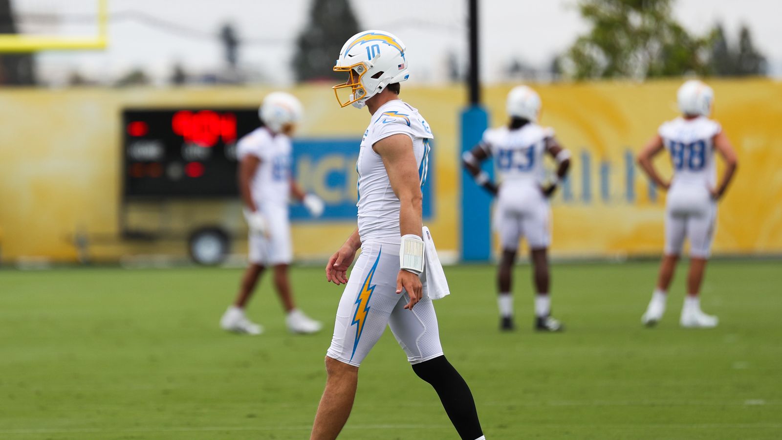 Justin Herbert demonstrates drills at Chargers mini camp
