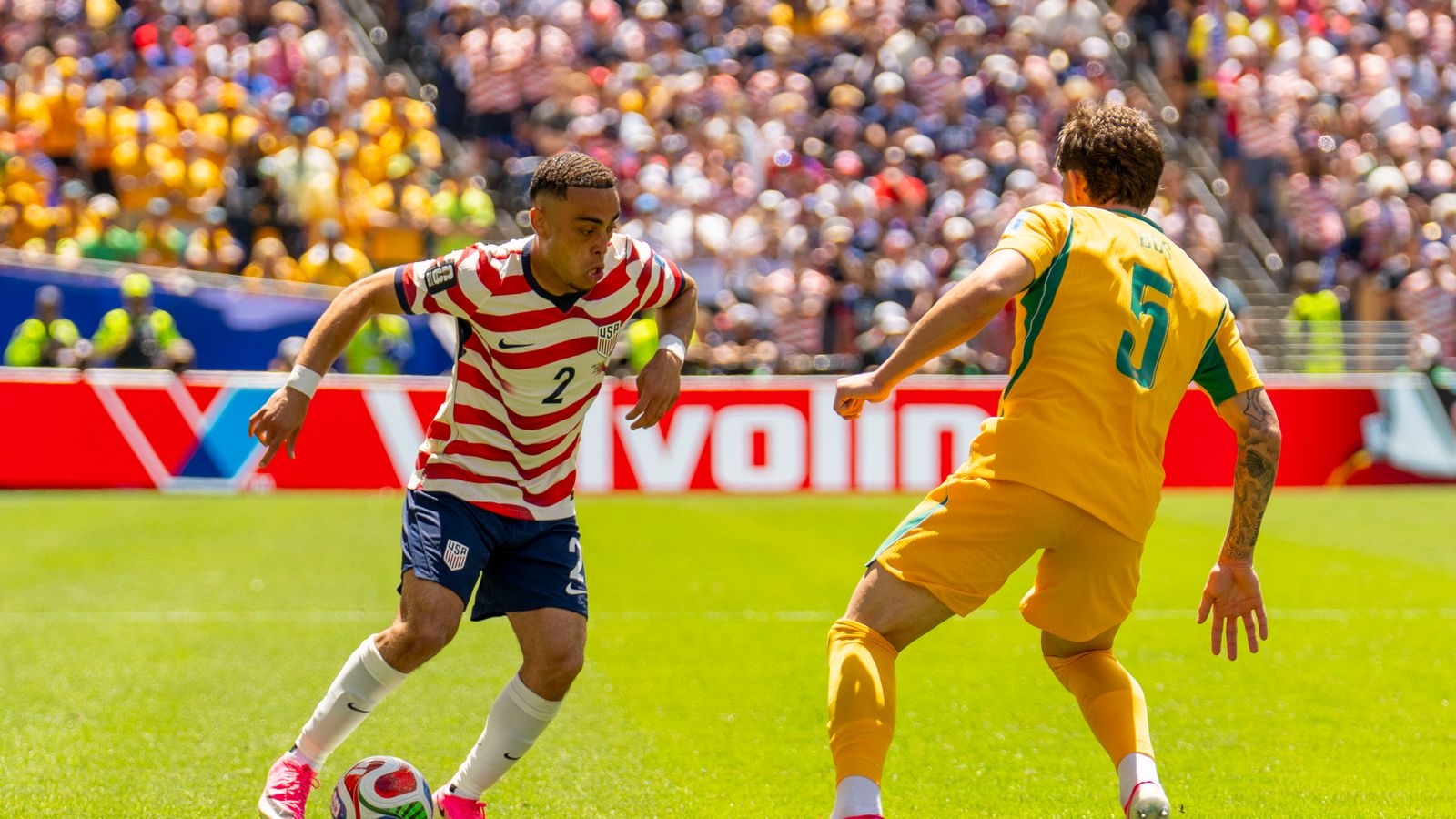 Sergino Dest maneuvers past a defender in the World Cup match.