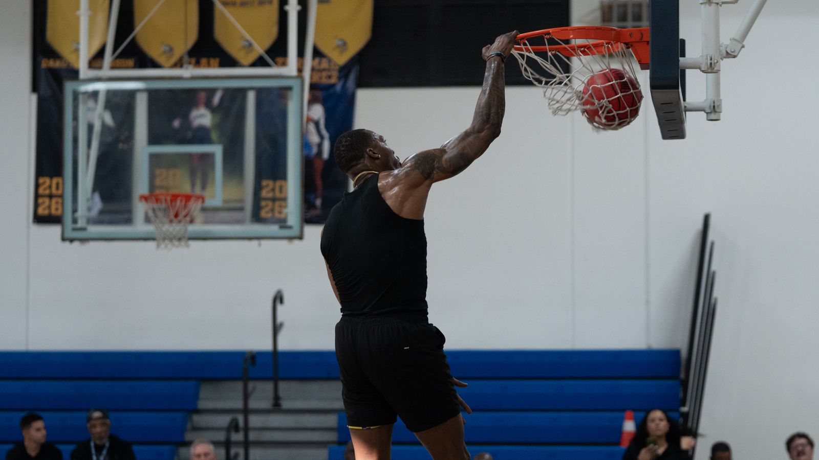 Dwight Howard executes a dunk at LA Riot practice