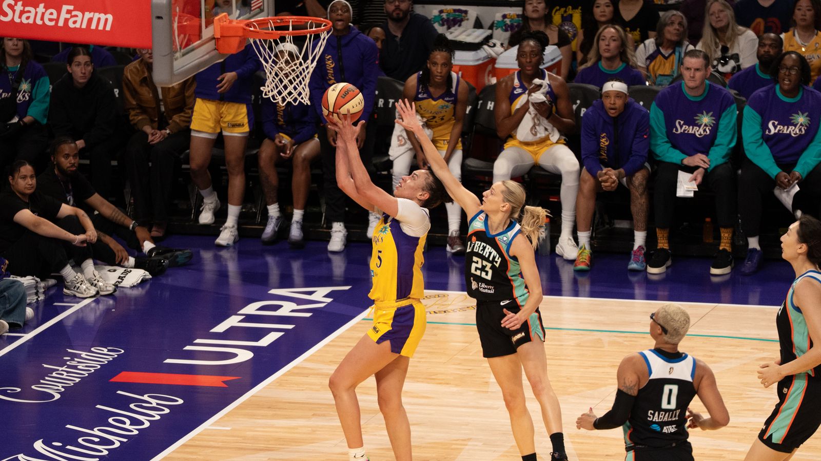 Dearica Hamby scores on a fast break against New York Liberty