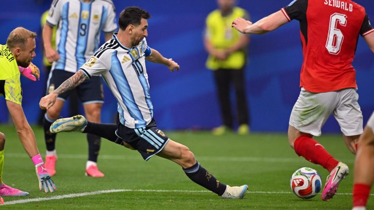 11. Lionel Messi | Forward