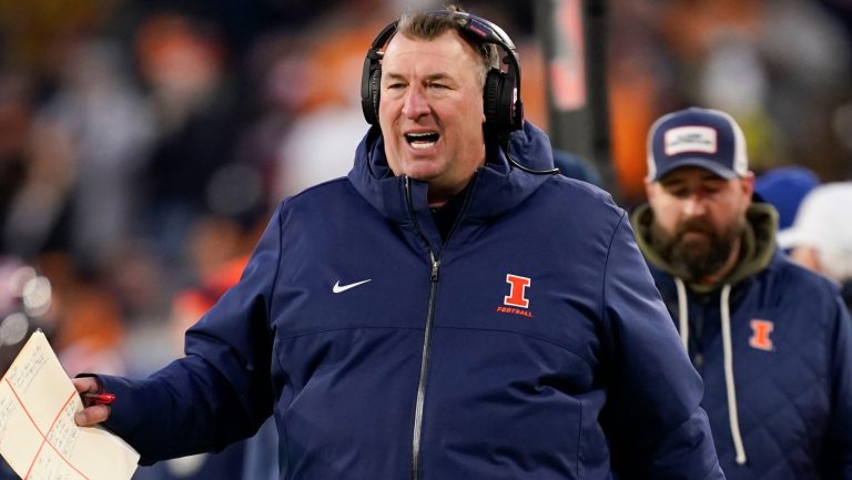 30) llinois Fighting Illini