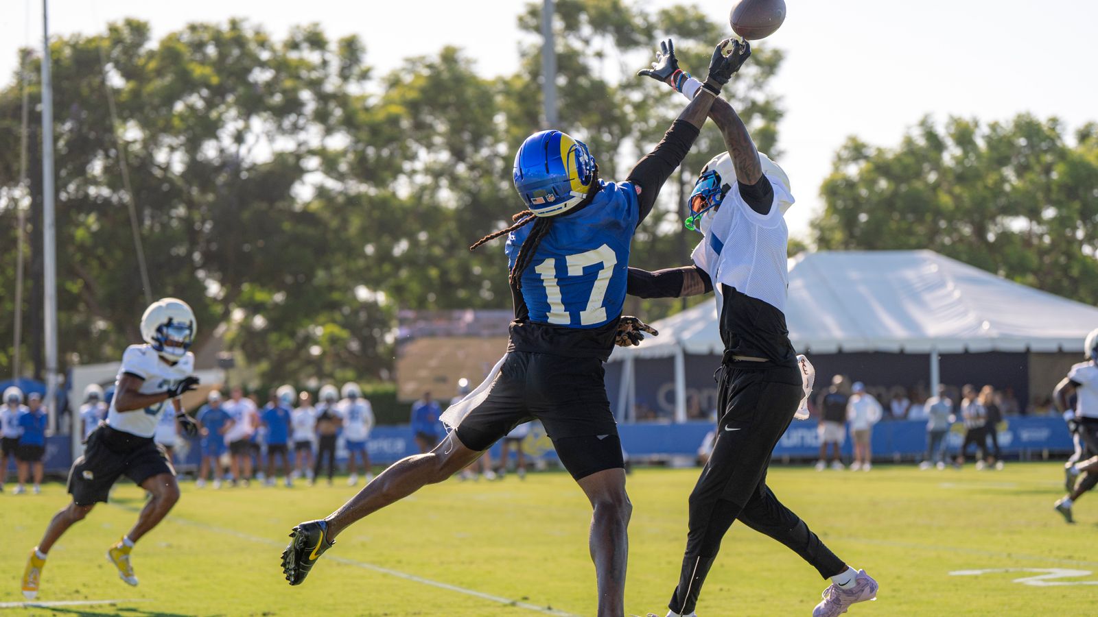Davante Adams in a receiving drill