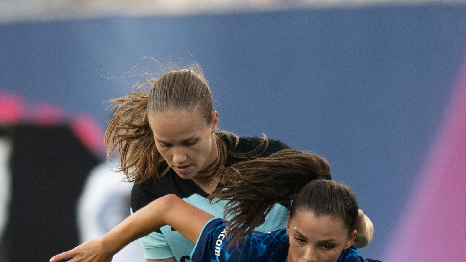 Melanie Barcenas keeps possession under pressure