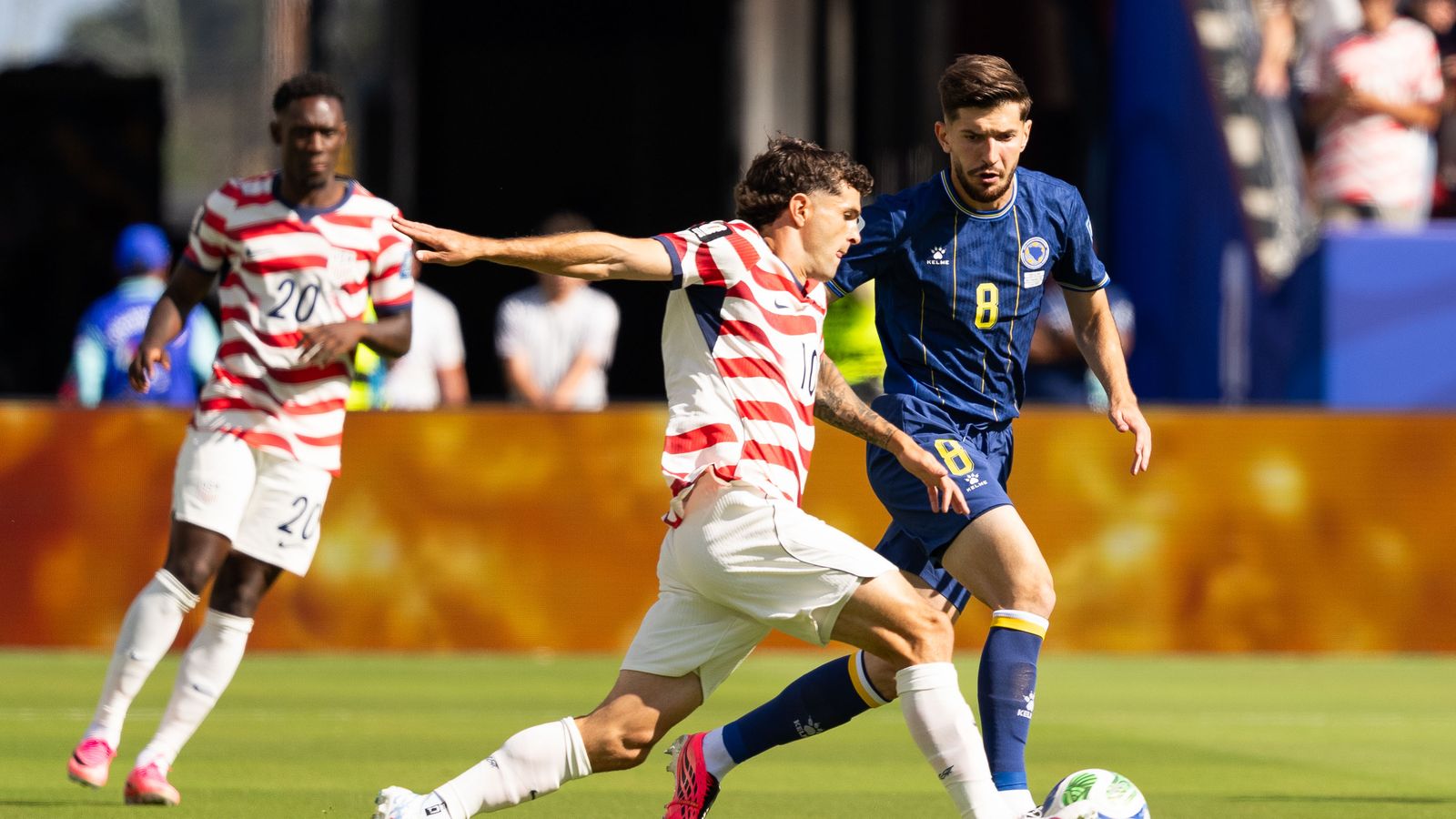 Christian Pulisic battles for the ball in the FIFA World Cup 2026