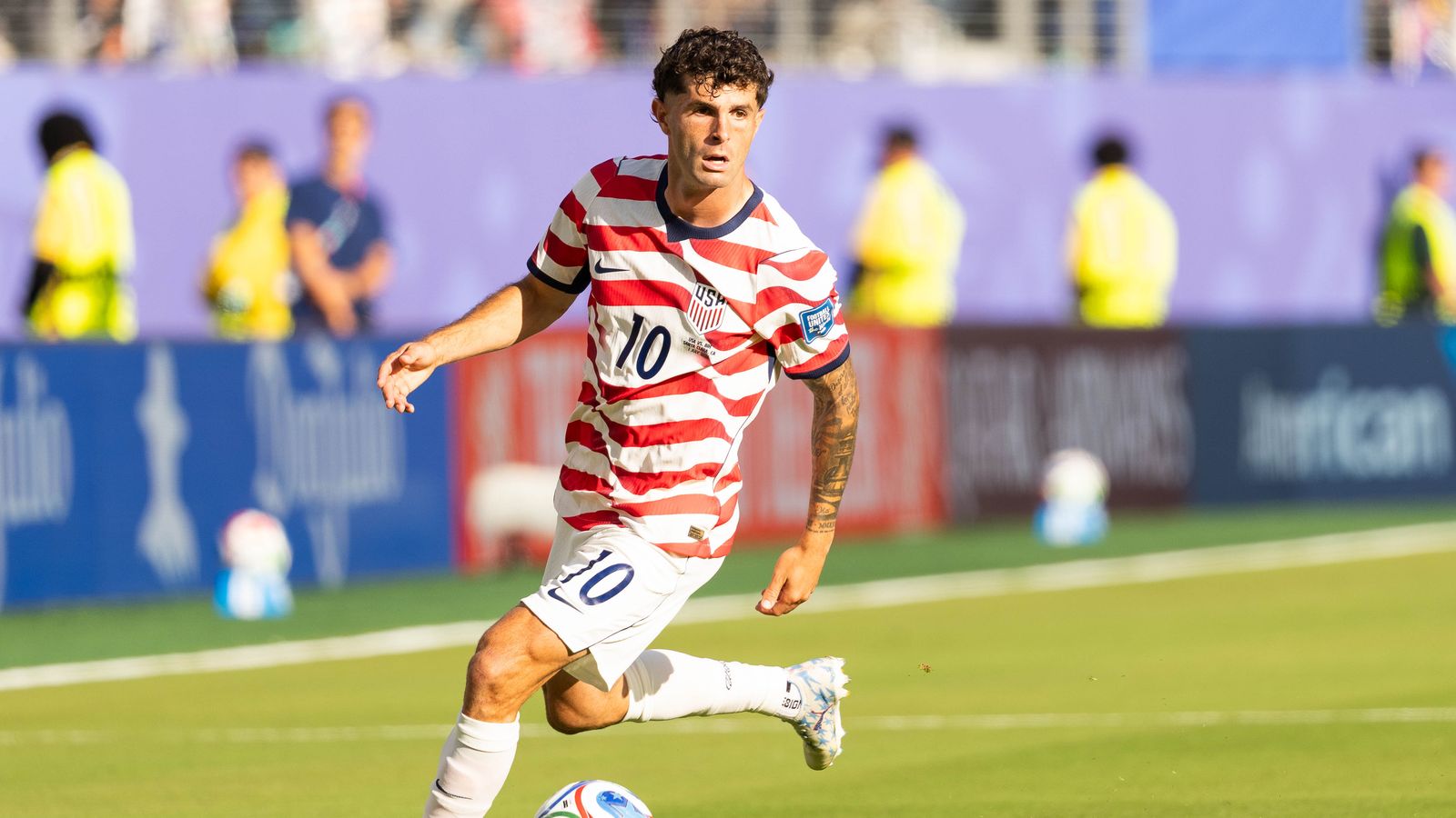 Christian Pulisic looks to score in the FIFA World Cup 2026