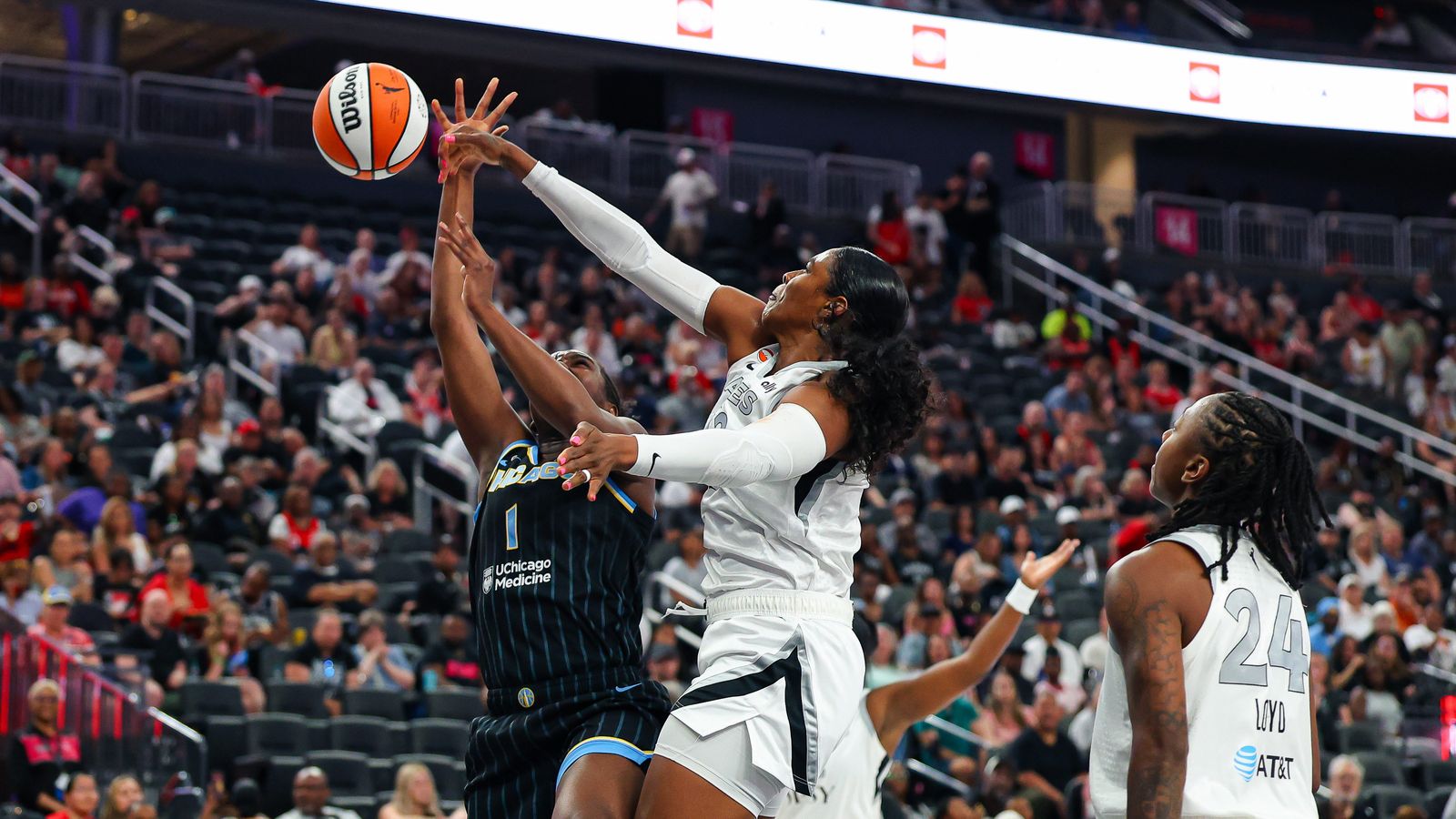 Cheyenne Parker-Tyus blocks a shot from Elizabeth Williams.