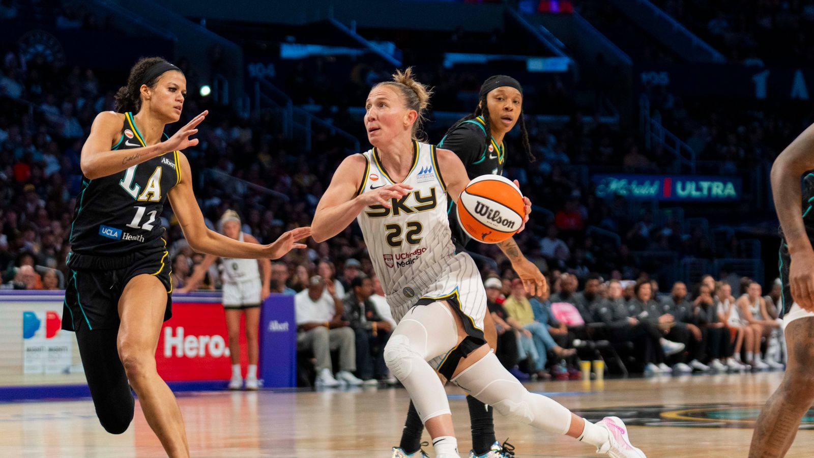 Courtney Vandersloot Drives the Lane vs Sparks