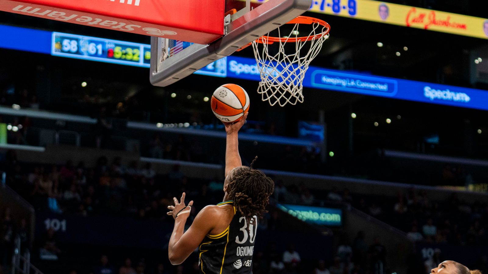 Nneka Ogwumike's Reverse Layup vs Chicago Sky