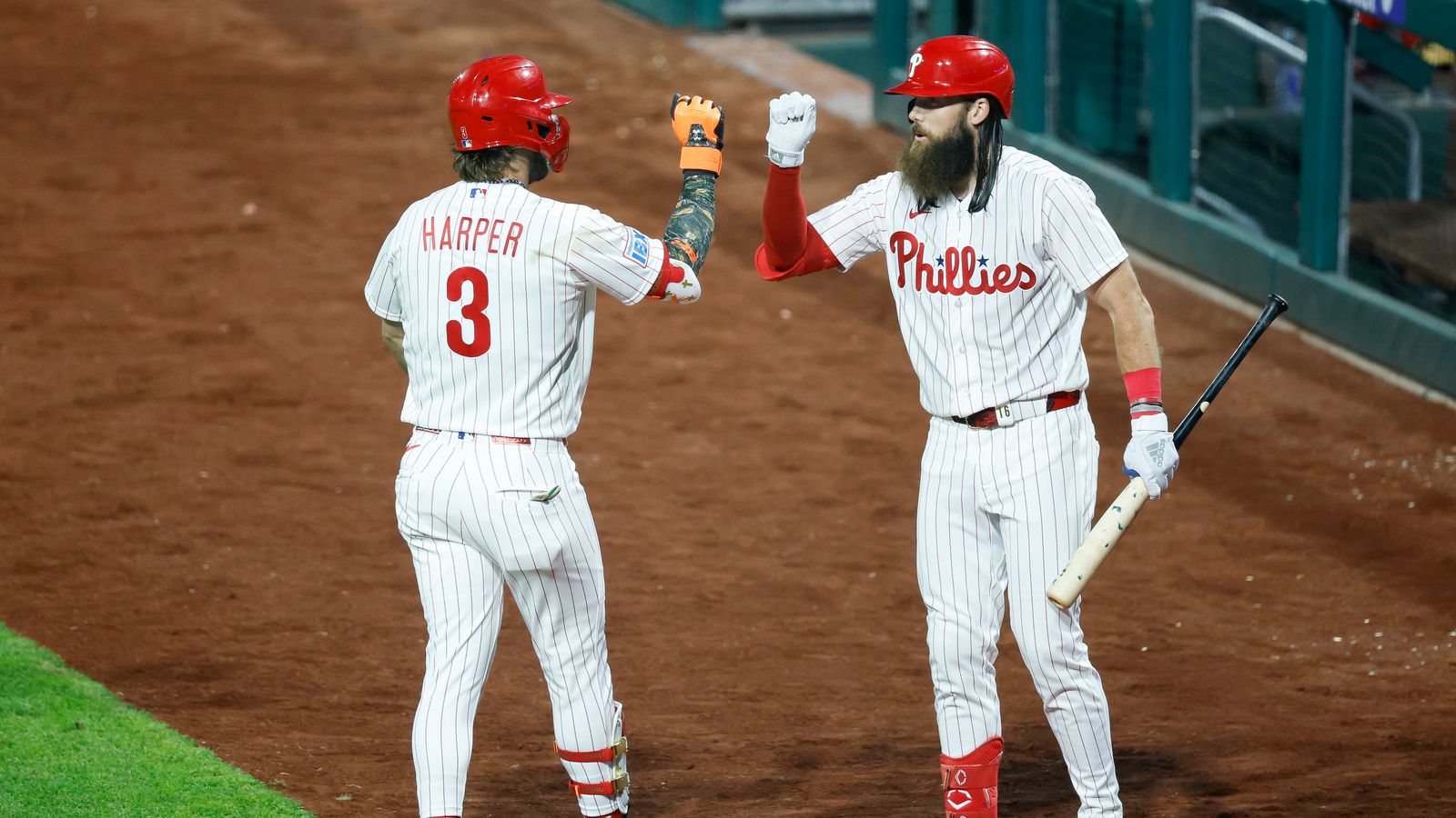 Bryce Harper celebrates his home run against the Dodgers