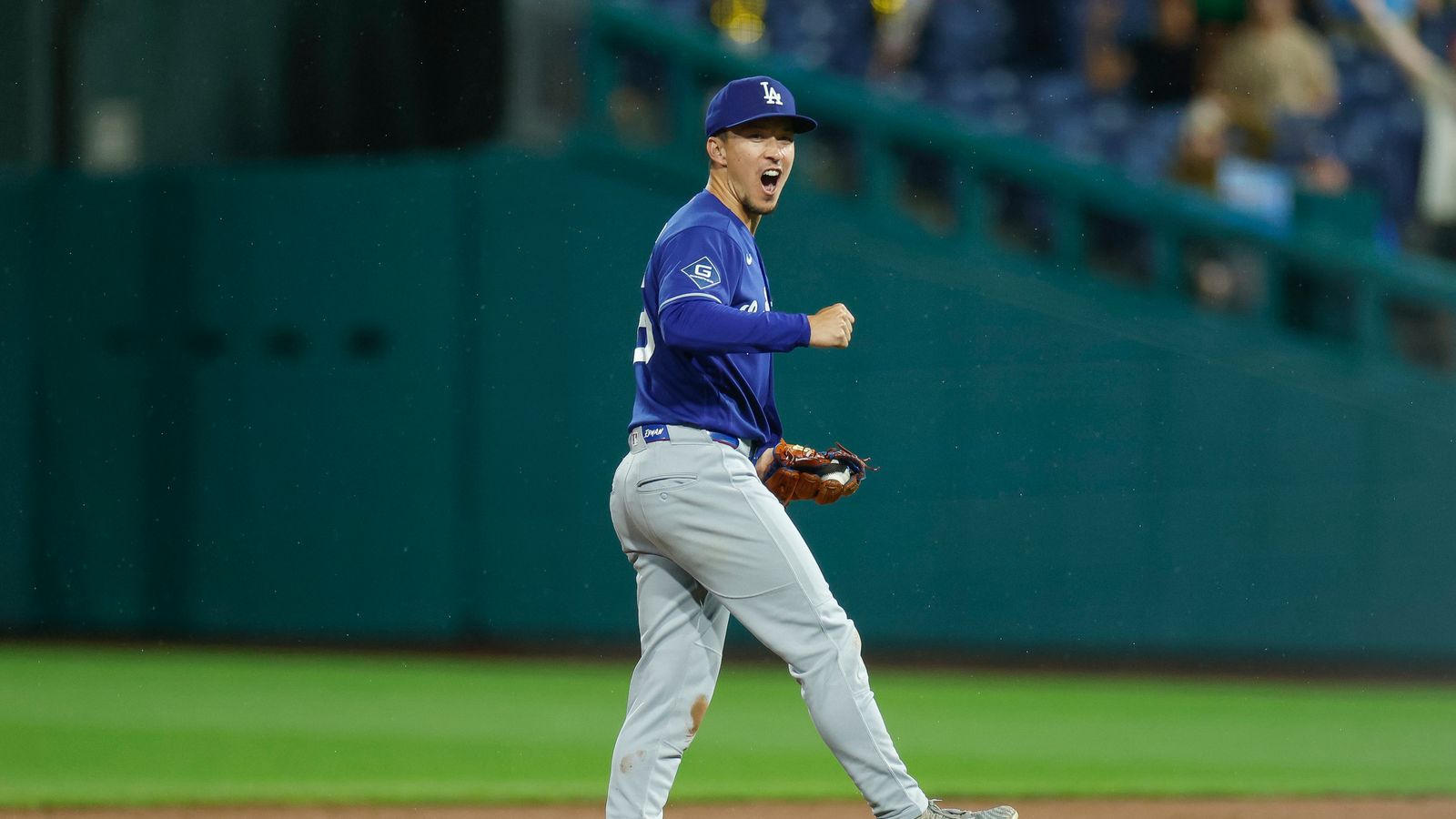 Tommy Edman celebrates Dodgers' victory, Philadelphia, July 21, 2026