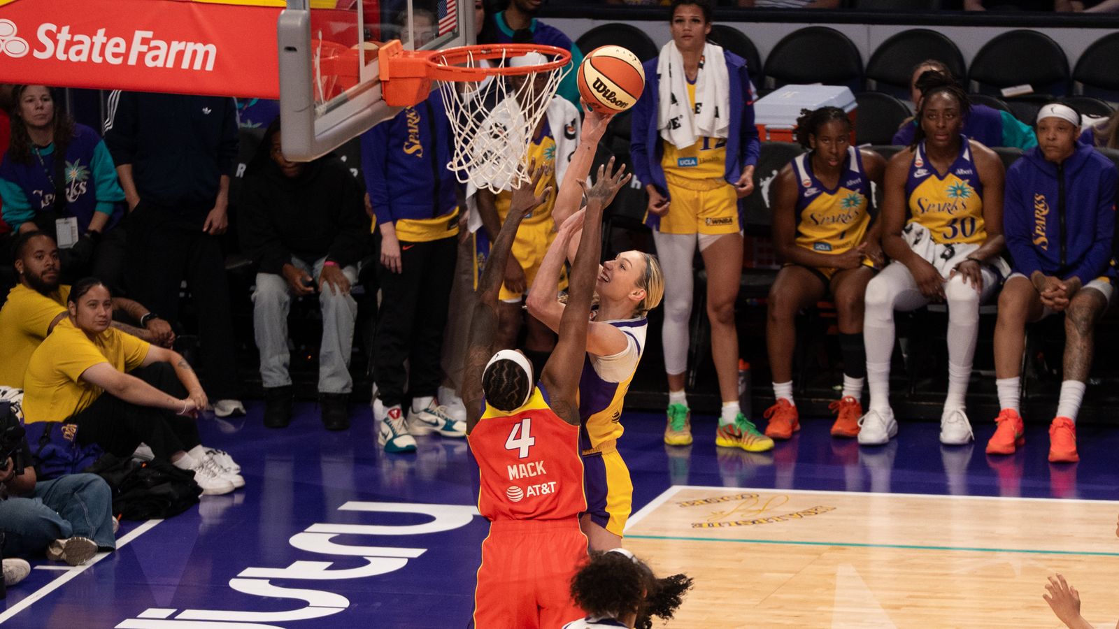 Cameron Brink scores a contested layup vs. Mercury