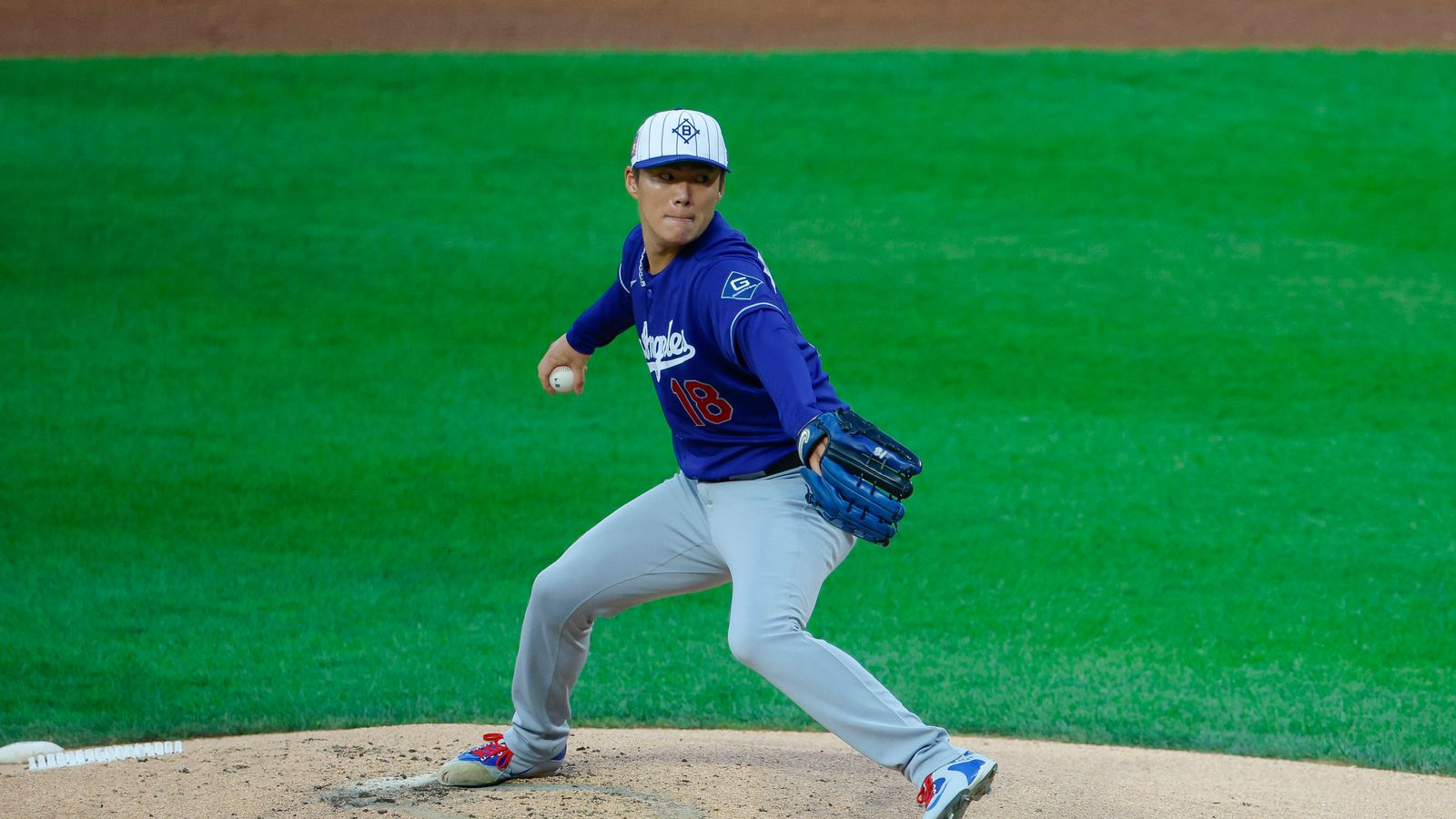 Yoshinobu Yamamoto pitches against the Mets, July 25, 2026