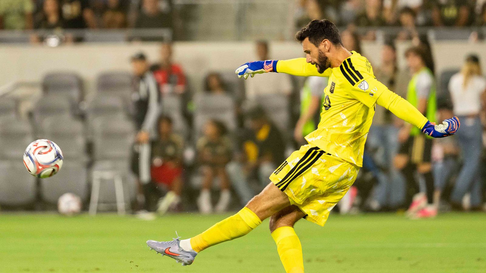 Hugo Lloris makes a pass in the LAFC vs KC Sporting match
