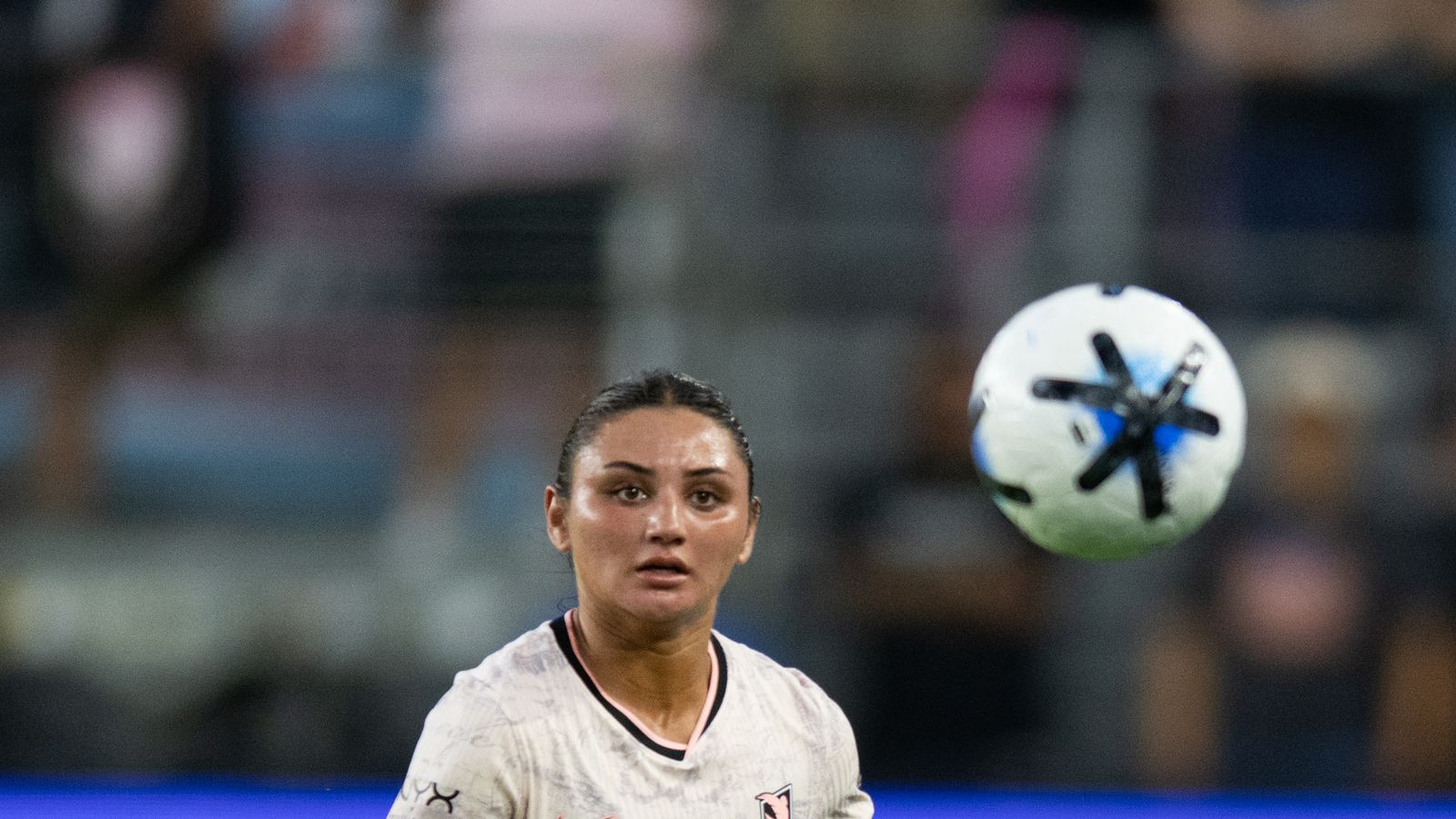 Gisele Thompson watches the ball during the NWSL match