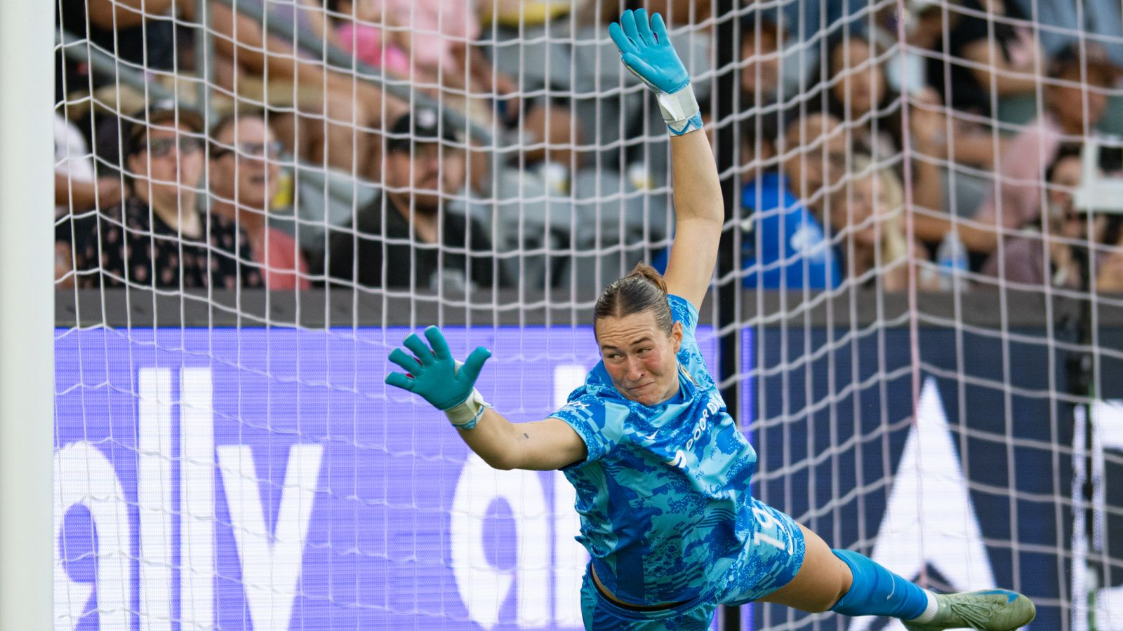 Angelina Anderson dives but misses a save against Racing Louisville