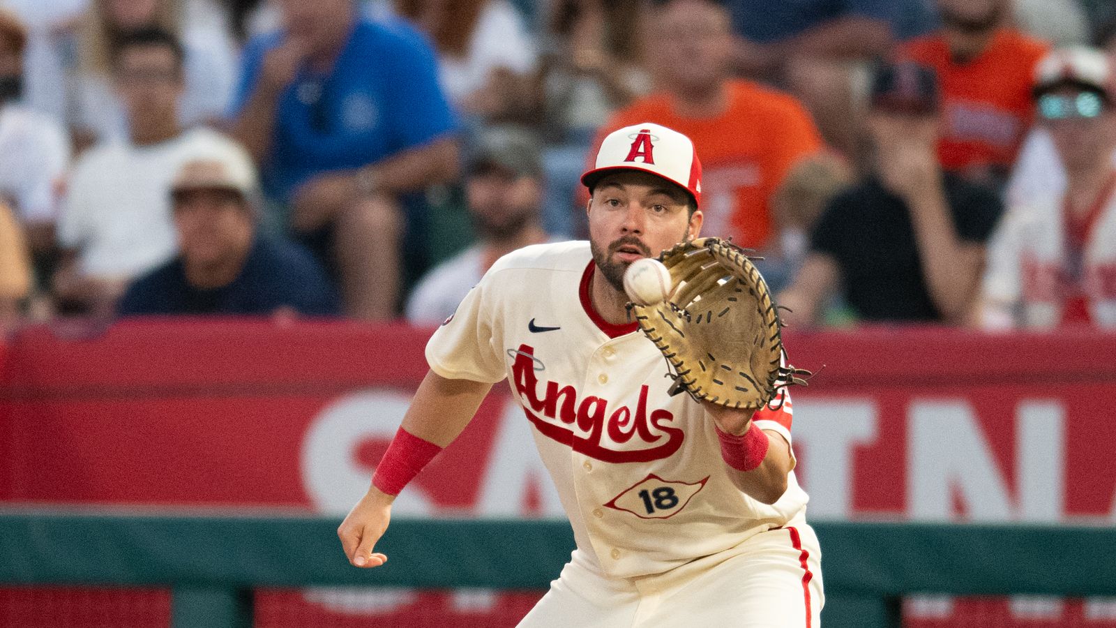 Nolan Schanuel makes a key catch for the Angels