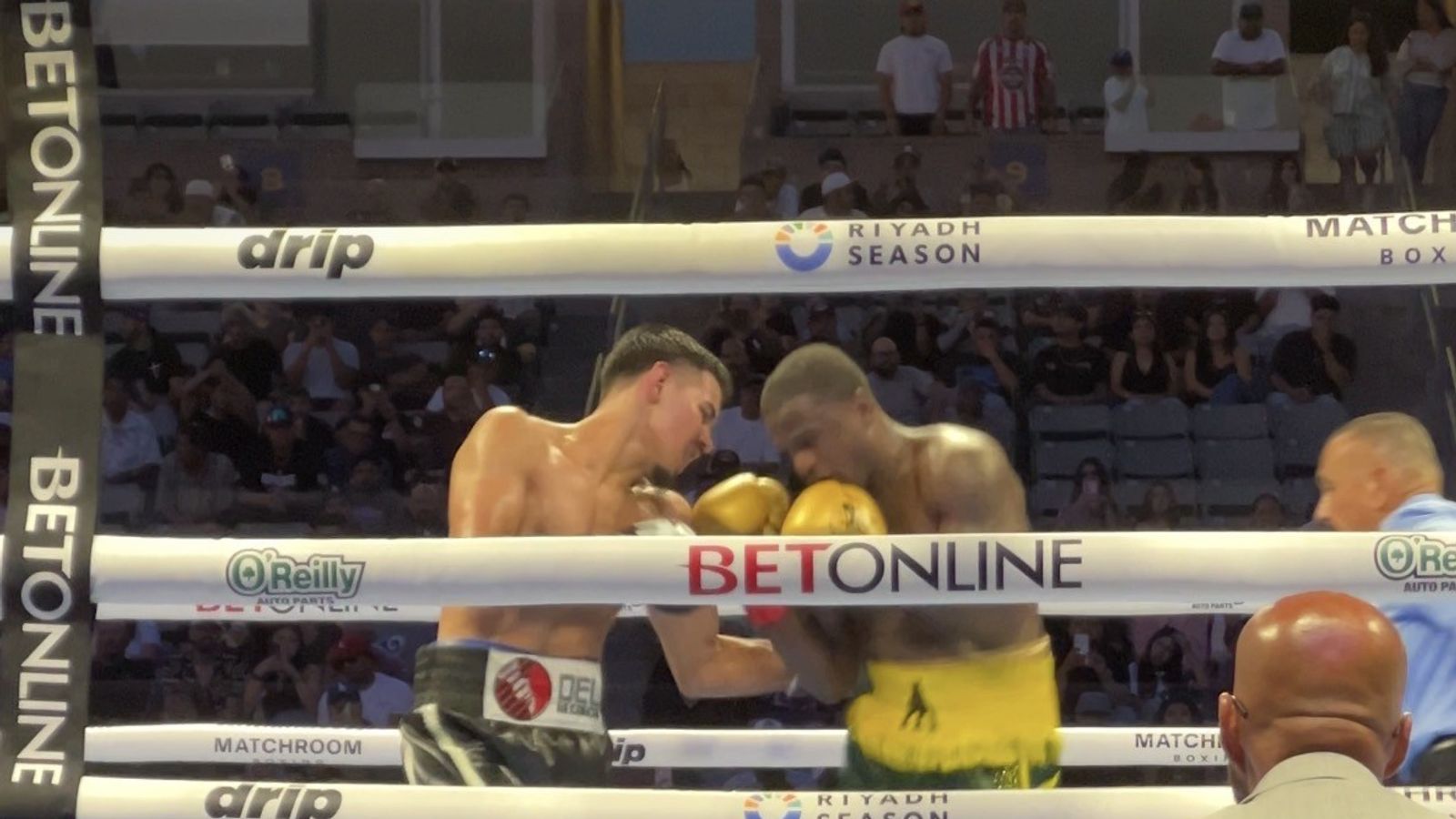 Pacheco targets the body, setting up a decisive knockout