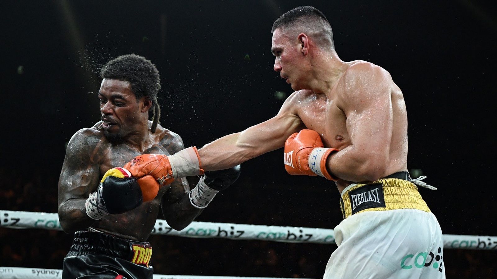 A right hand from Tim Tszyu snaps Errol Spence Jr.'s head back.