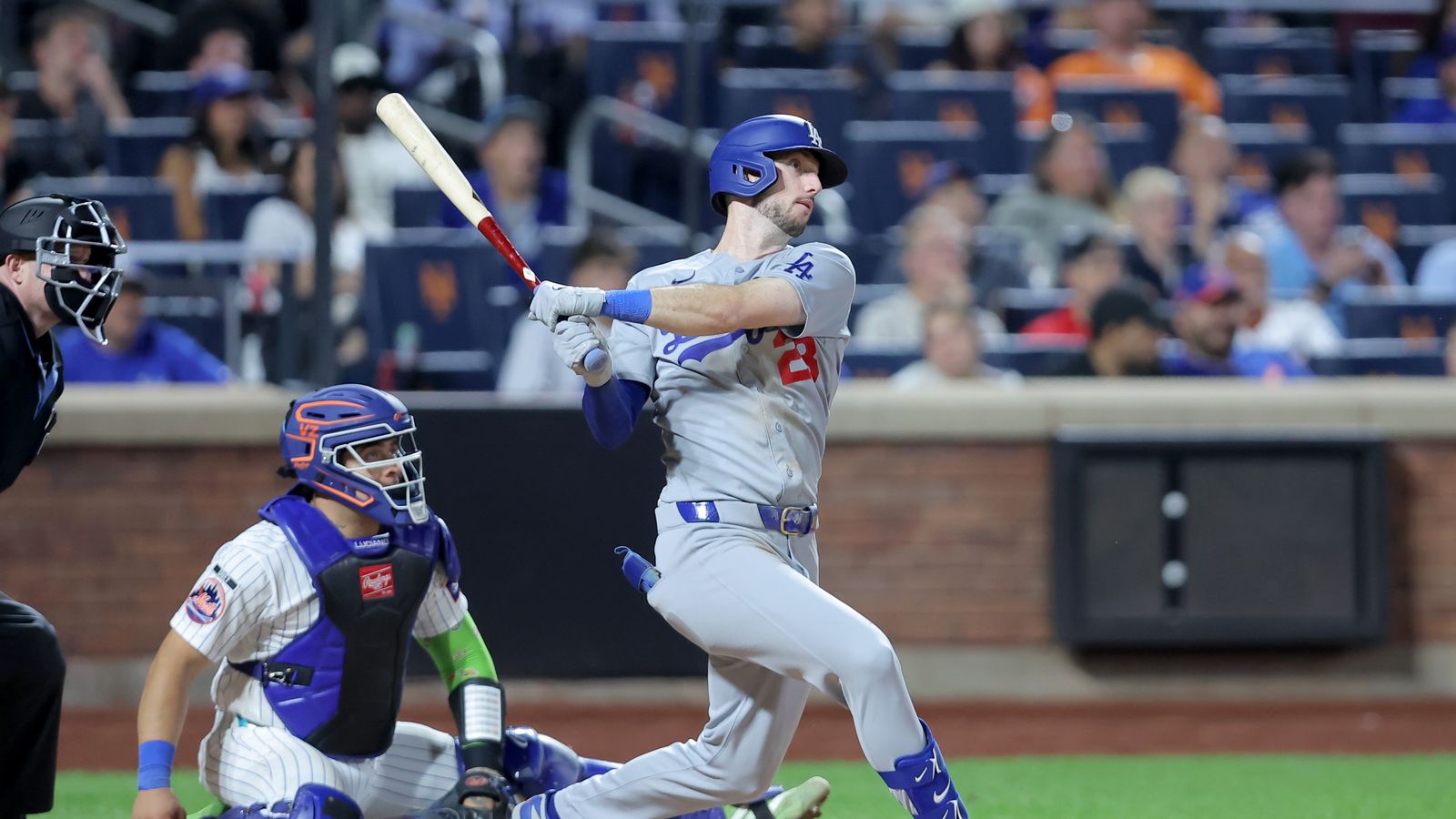 Kyle Tucker hits a two-run homer in the eighth inning at Citi Field.