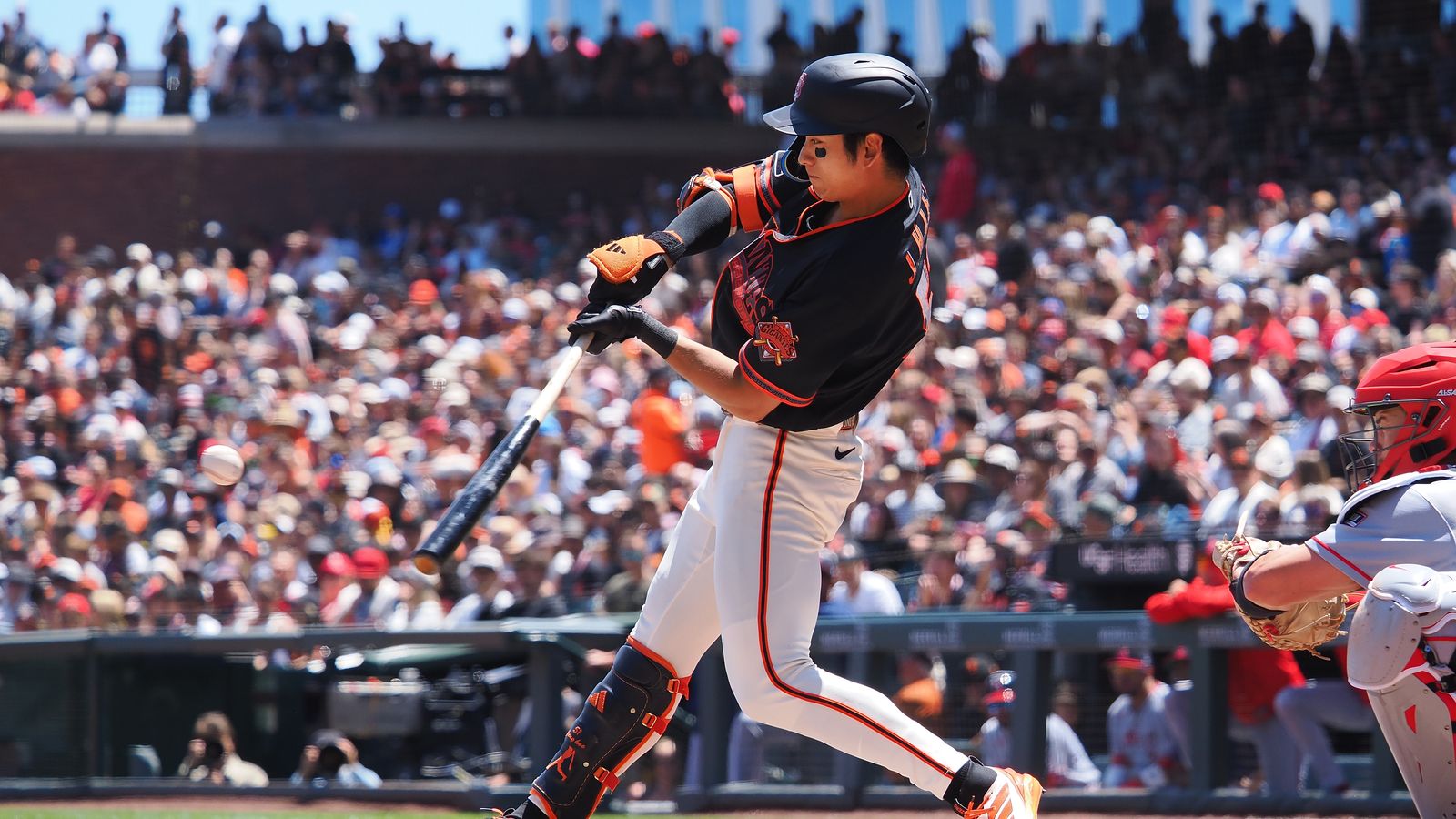 Jung Hoo Lee hits a crucial three-run homer against the Angels