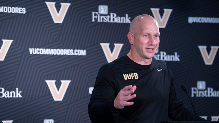 T-11) Vanderbilt Commodores