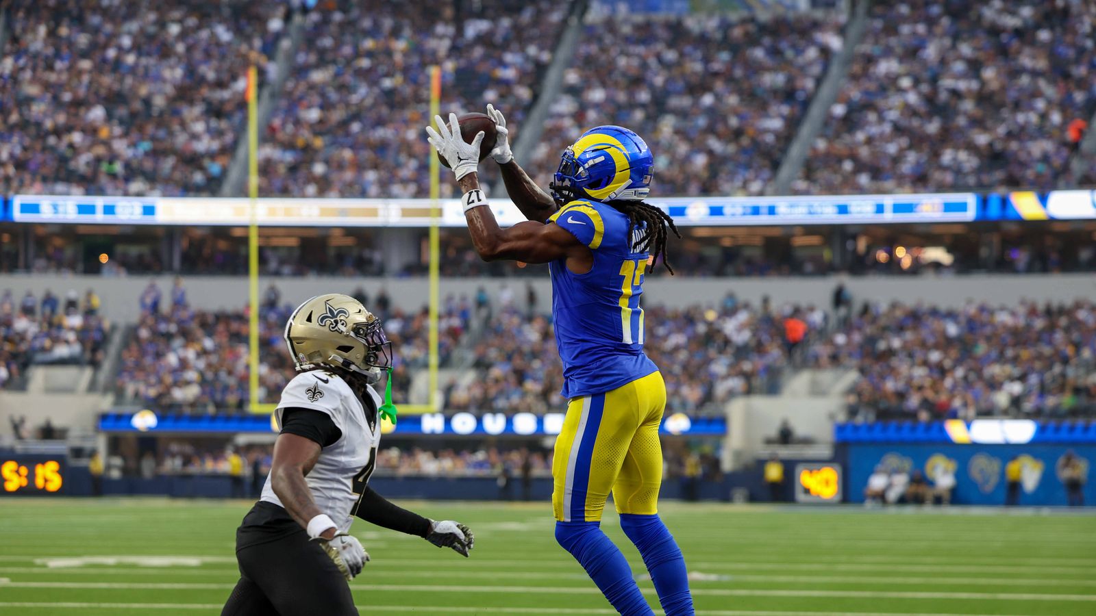 Davante Adams scores a TD at Sofi Stadium, Inglewood, 2025
