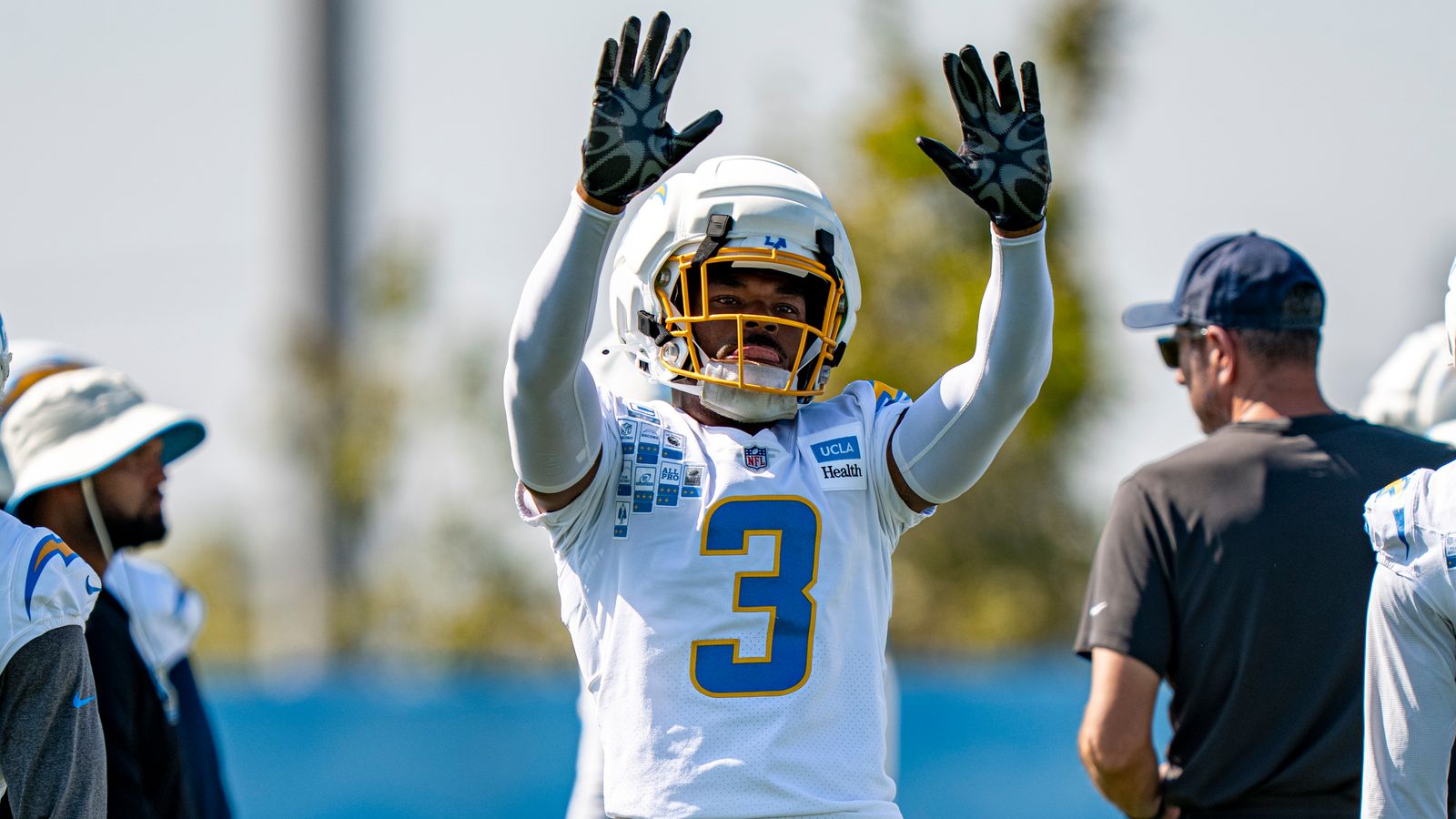 Derwin James Jr. Waves to Fans at Chargers Training
