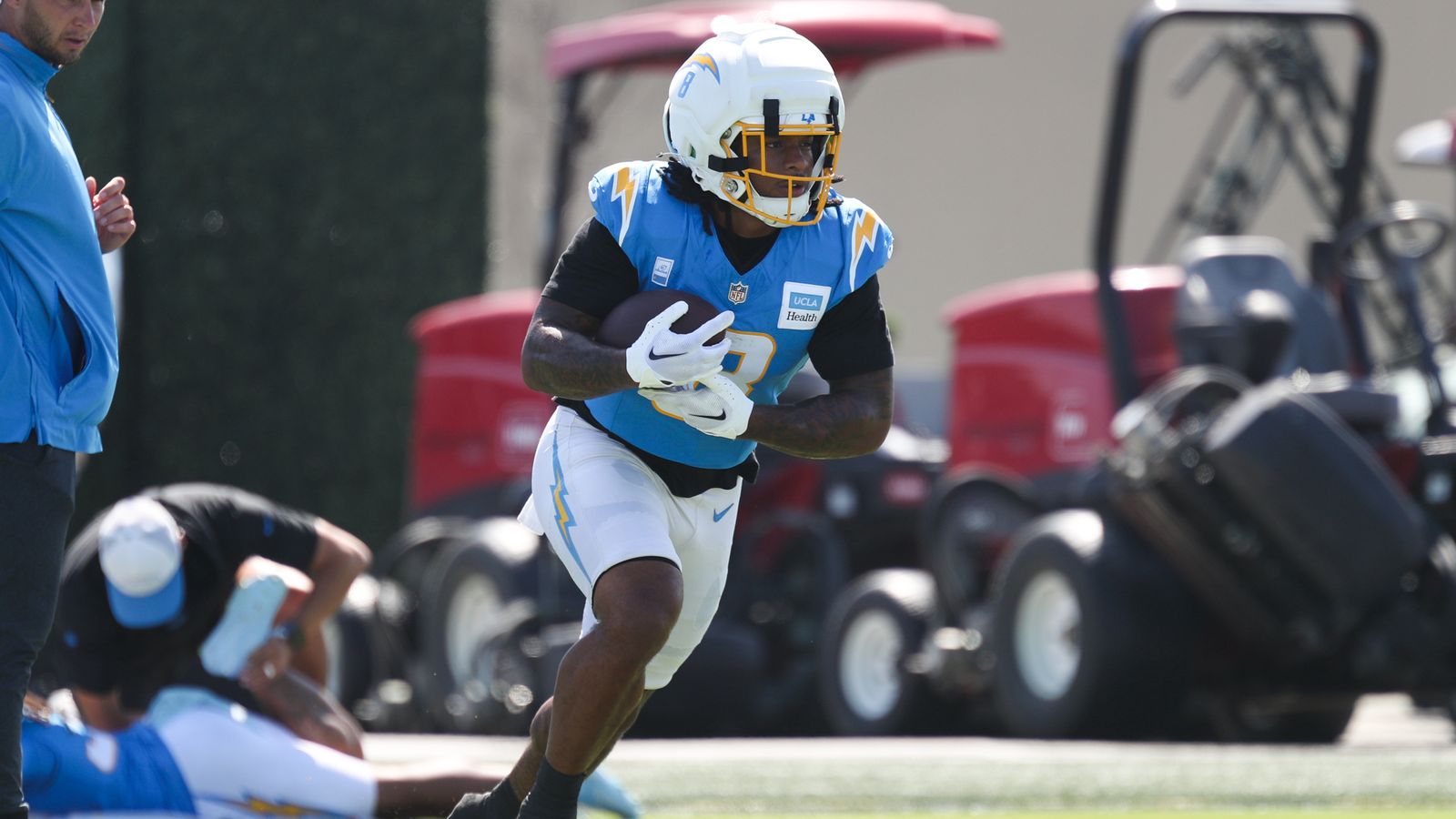 RB Omarion Hampton practices at Chargers training camp