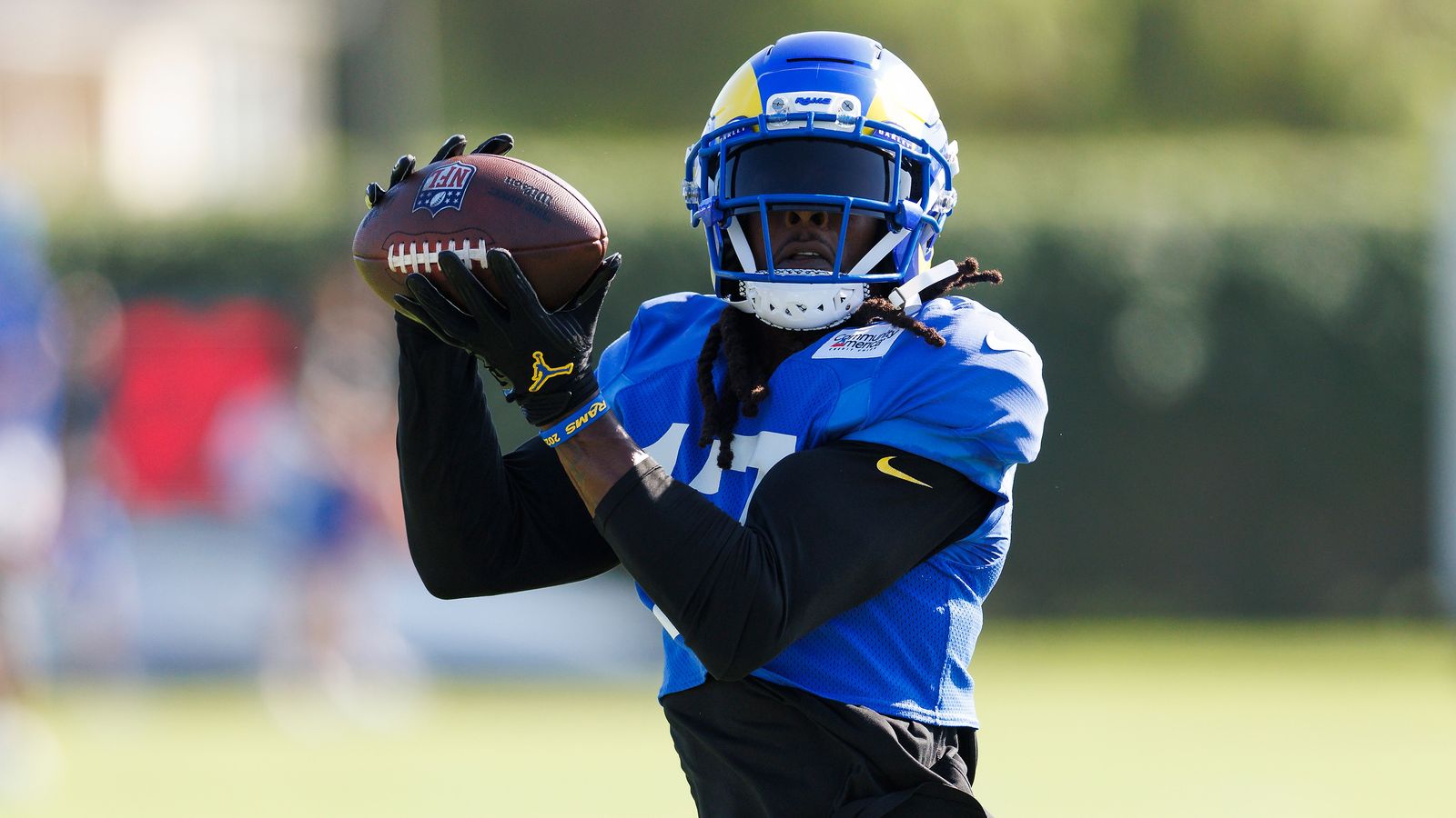 Davante Adams catches the ball at Rams Training Camp