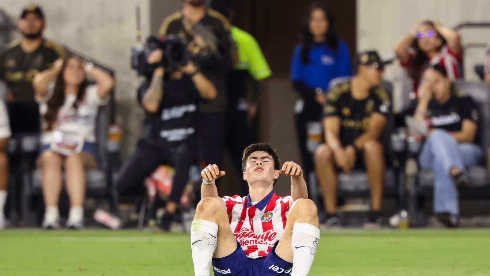 Armando González reacts to a missed shot against LAFC