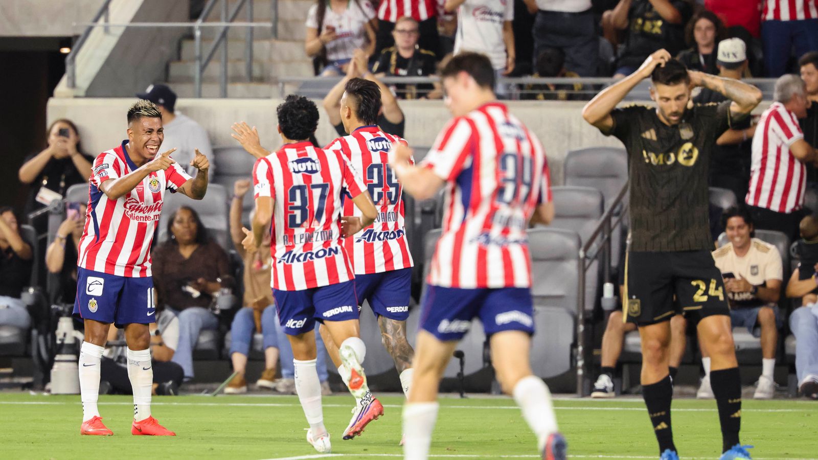 Efrain Álvarez and Chivas celebrate a goal against LAFC