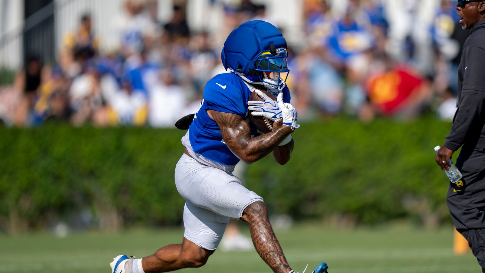 Kyren Williams #23 runs with the ball at Rams training camp