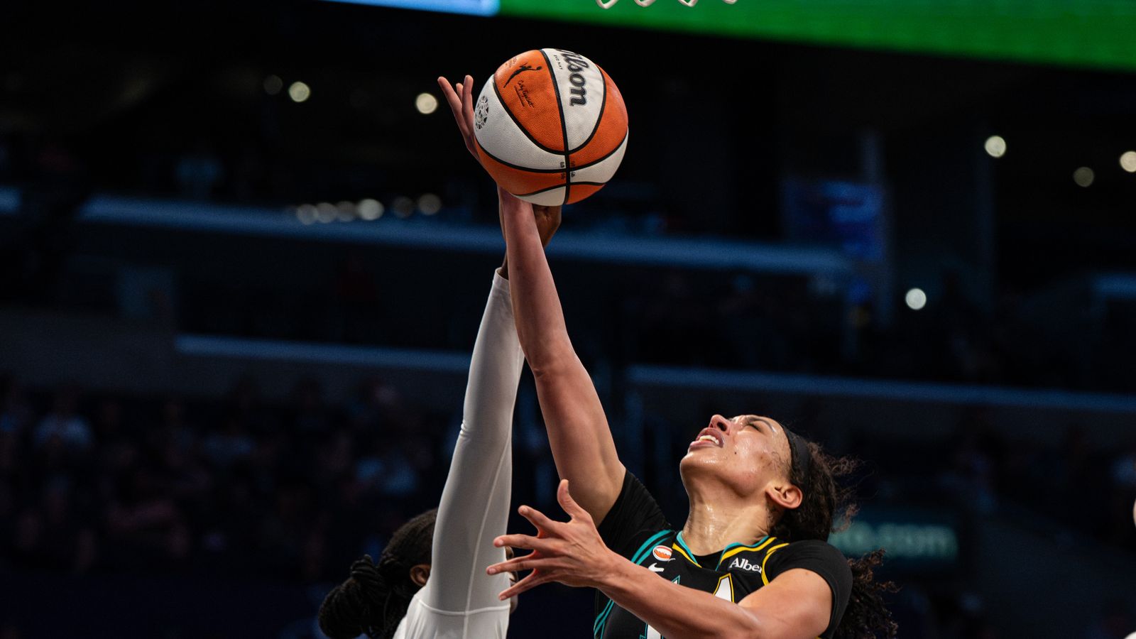 Iliana Rupert in a WNBA game, Sparks vs Valkyries.