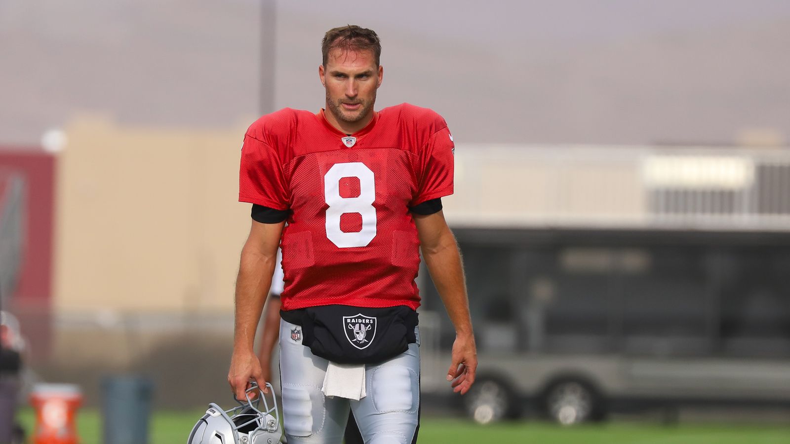 QB Kirk Cousins scans the field at Raiders Training Camp