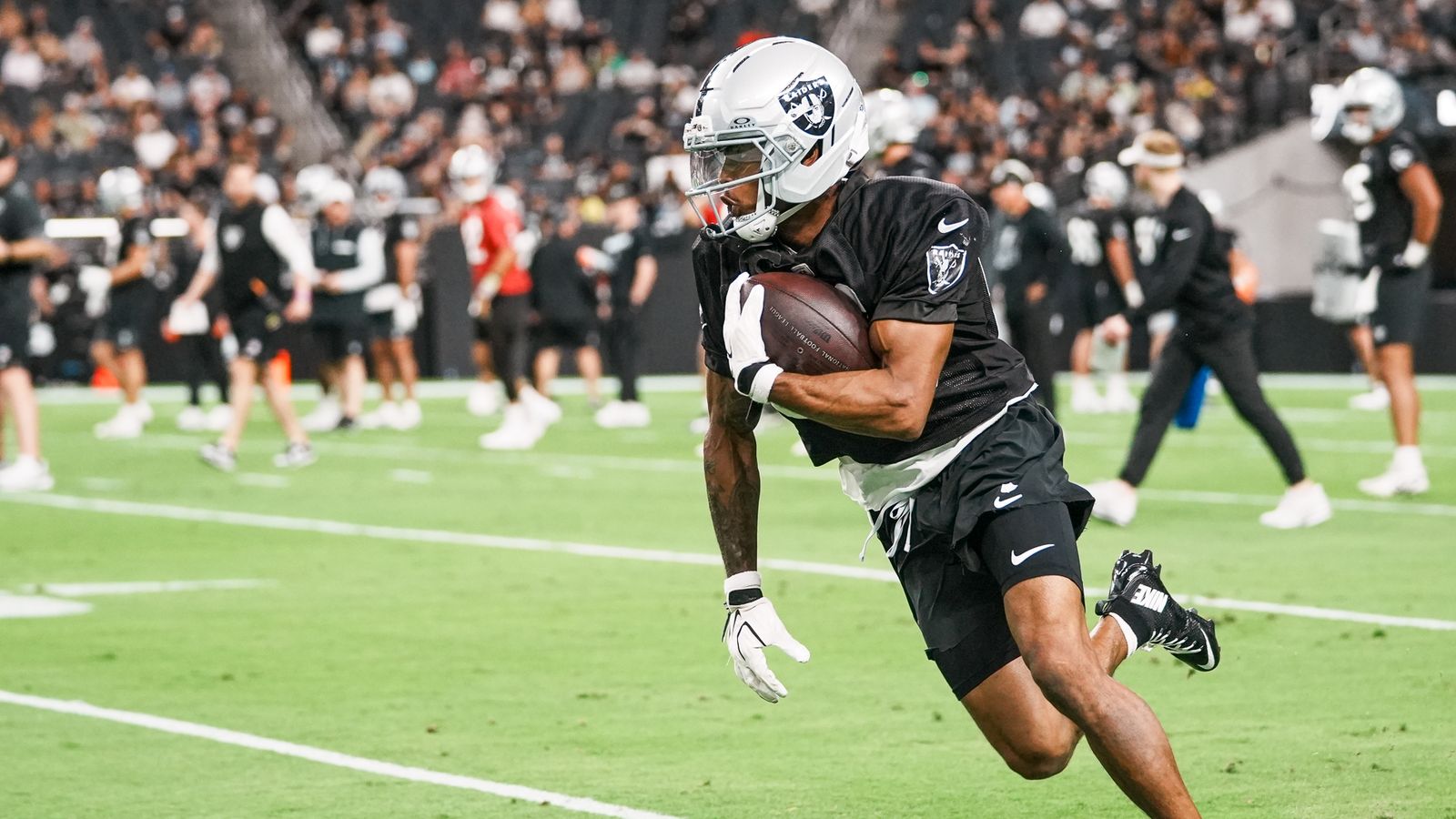 Deven Thompkins (83) runs with the ball at Raiders practice, Allegiant Stadium