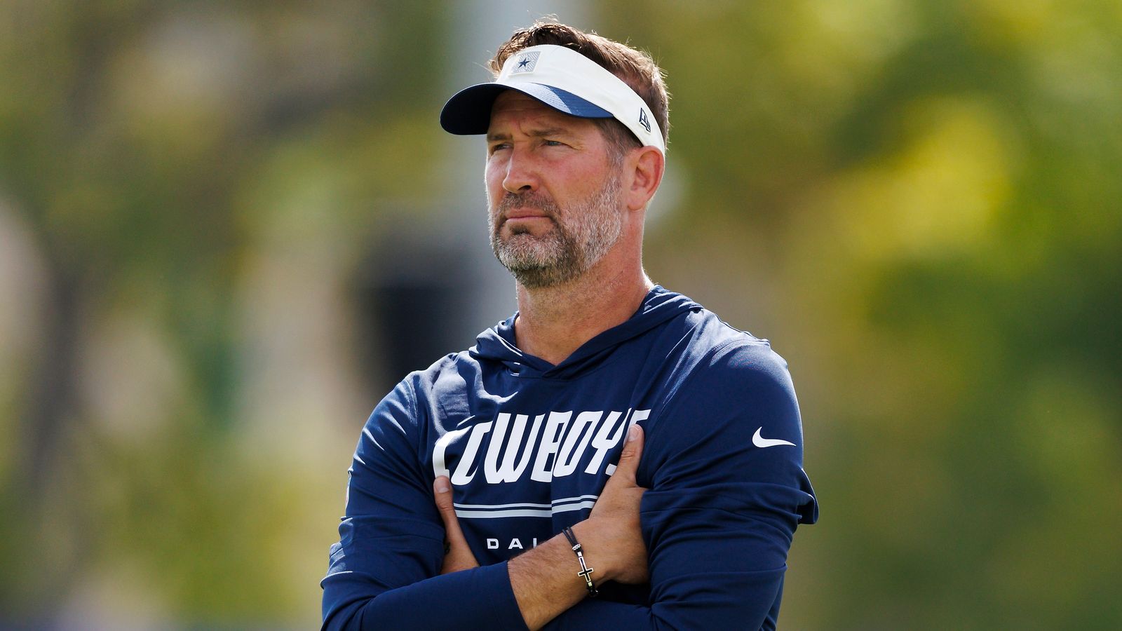 Brian Schottenheimer on the field at Cowboys-Rams joint practice