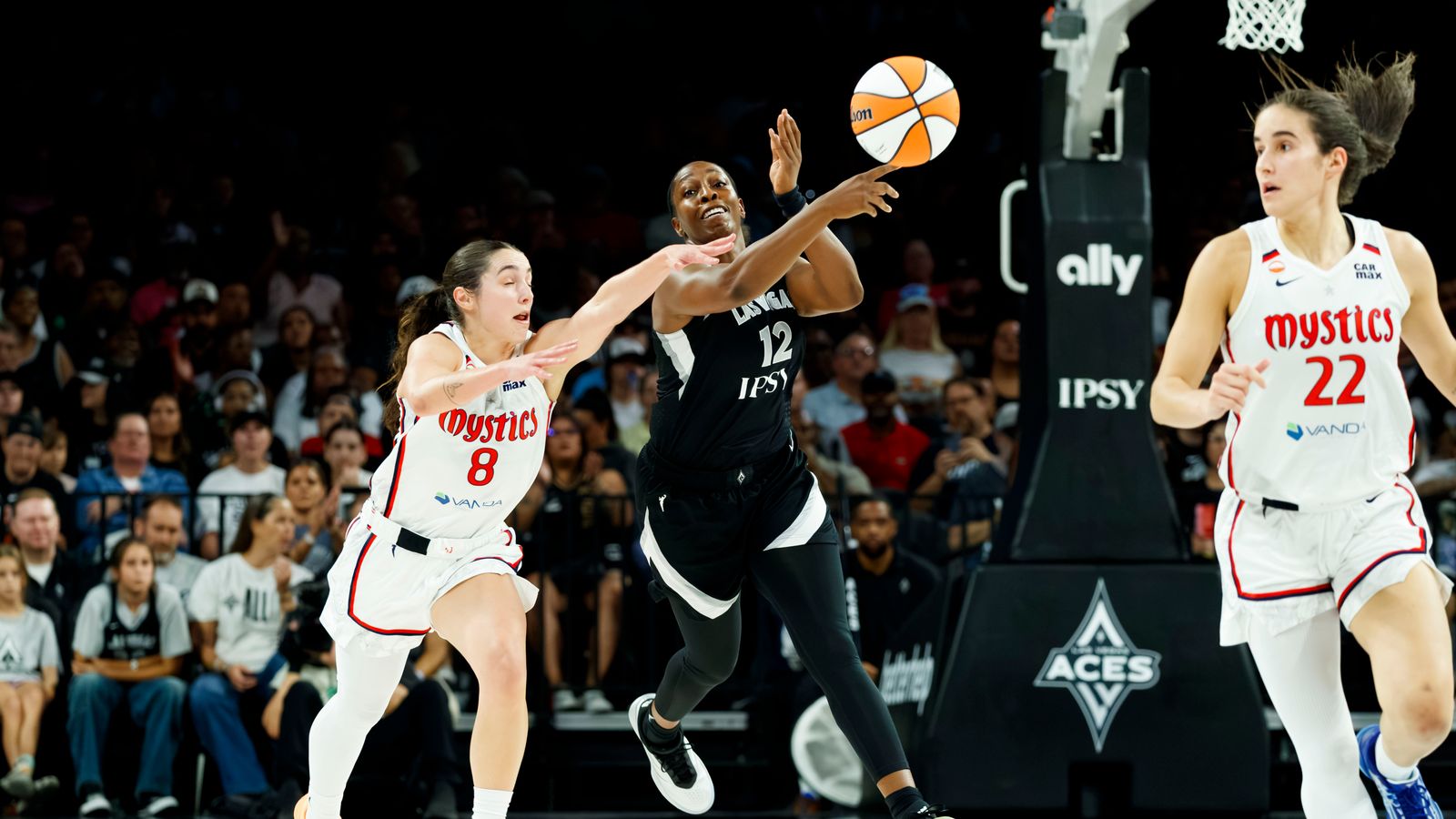 Chelsea Gray passes the ball in WNBA game against the Mystics