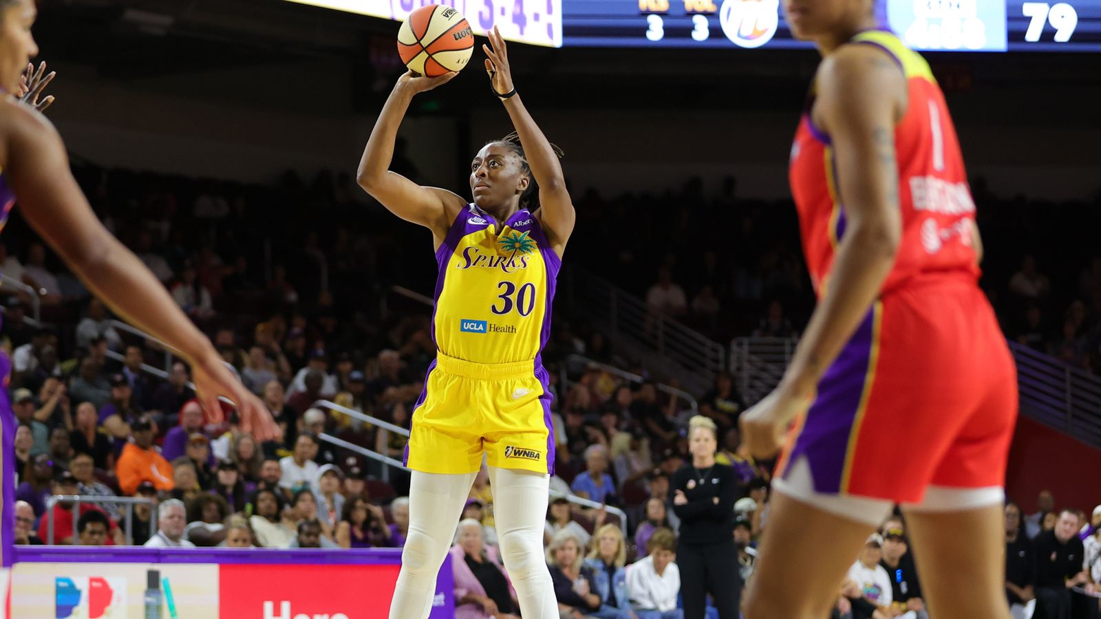 Nneka Ogwumike shoots during a WNBA game